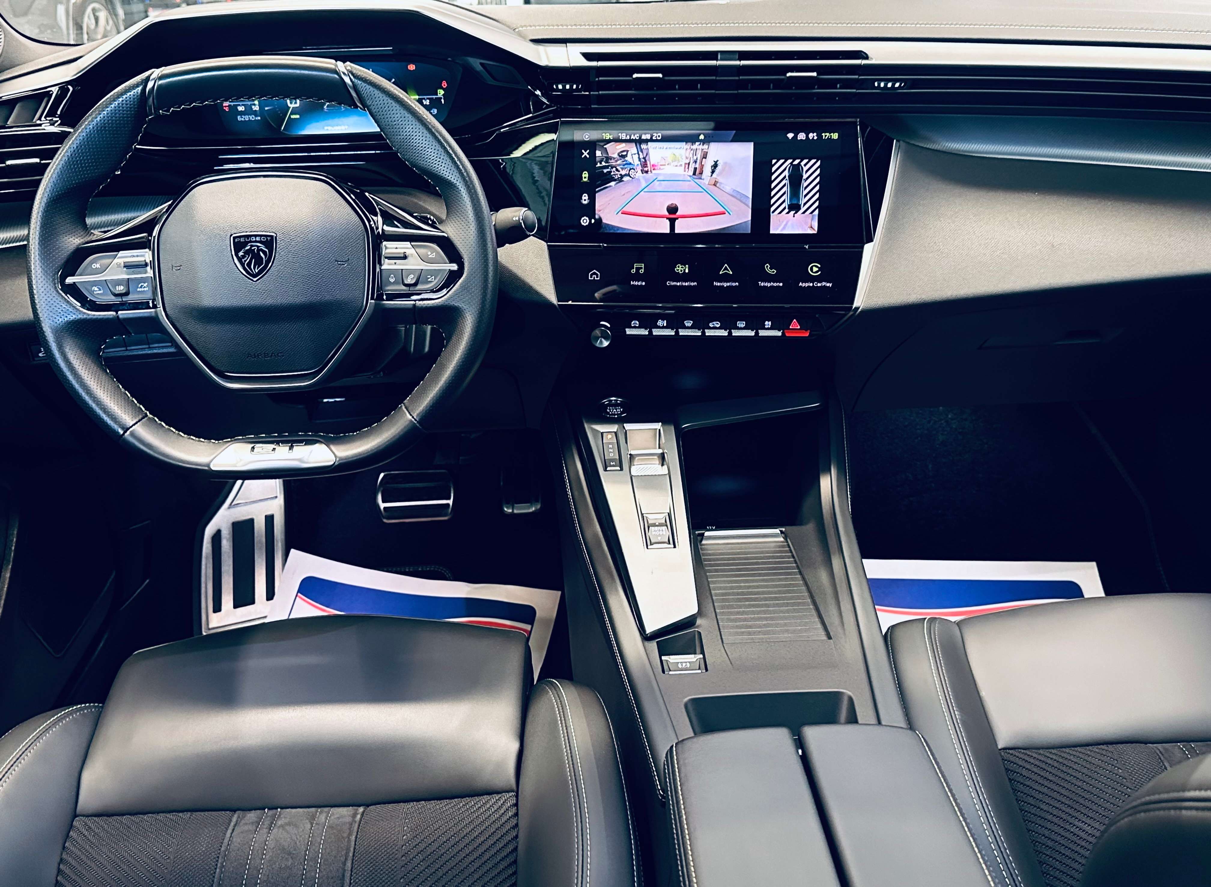 Peugeot 408 1.2 GT LINE PANO OUVRANT CAMERA NAVI PDC CLIM BIZONE CARPLAY JA 19 **FULL OPTIONS**