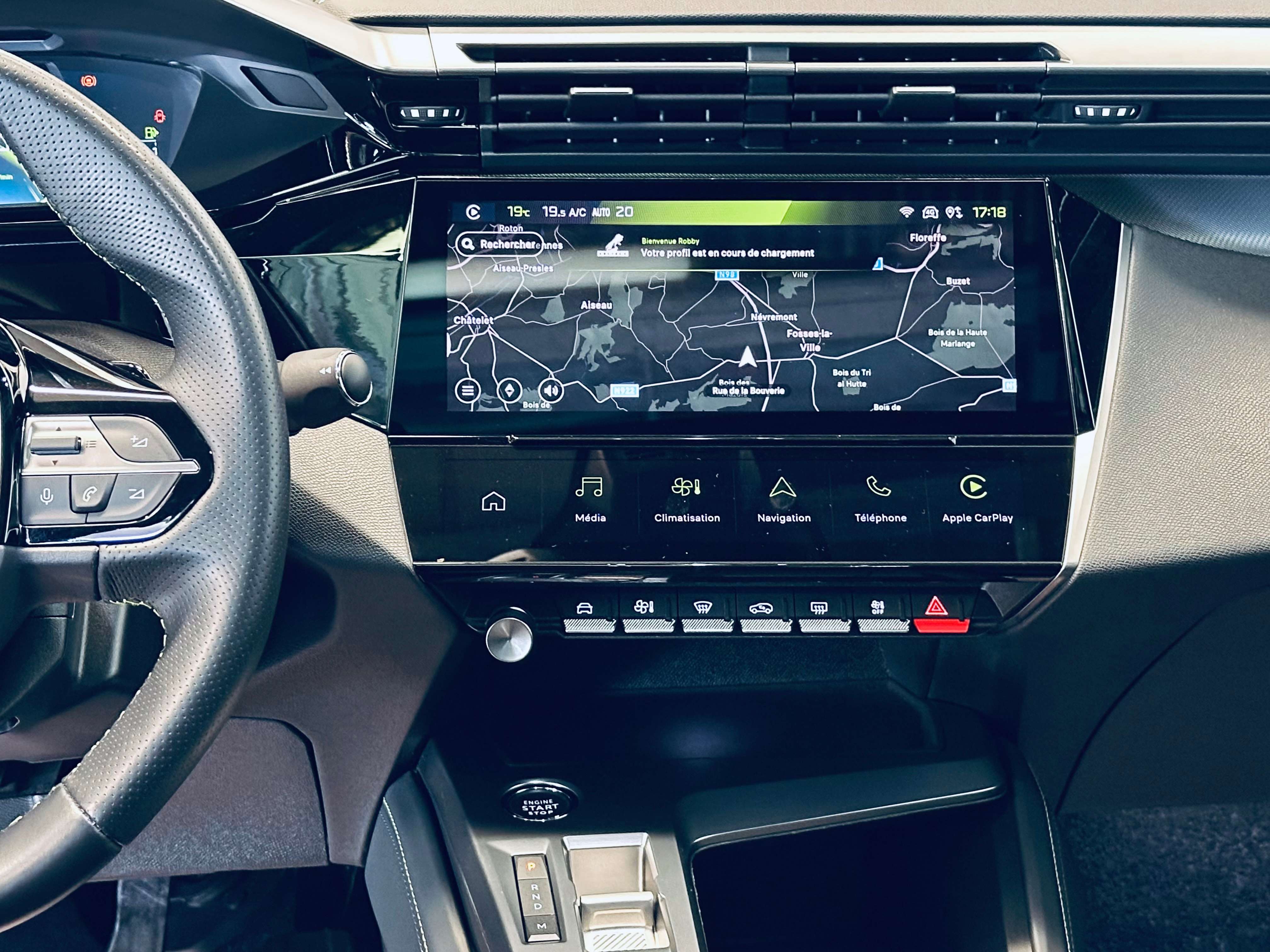 Peugeot 408 1.2 GT LINE PANO OUVRANT CAMERA NAVI PDC CLIM BIZONE CARPLAY JA 19 **FULL OPTIONS**