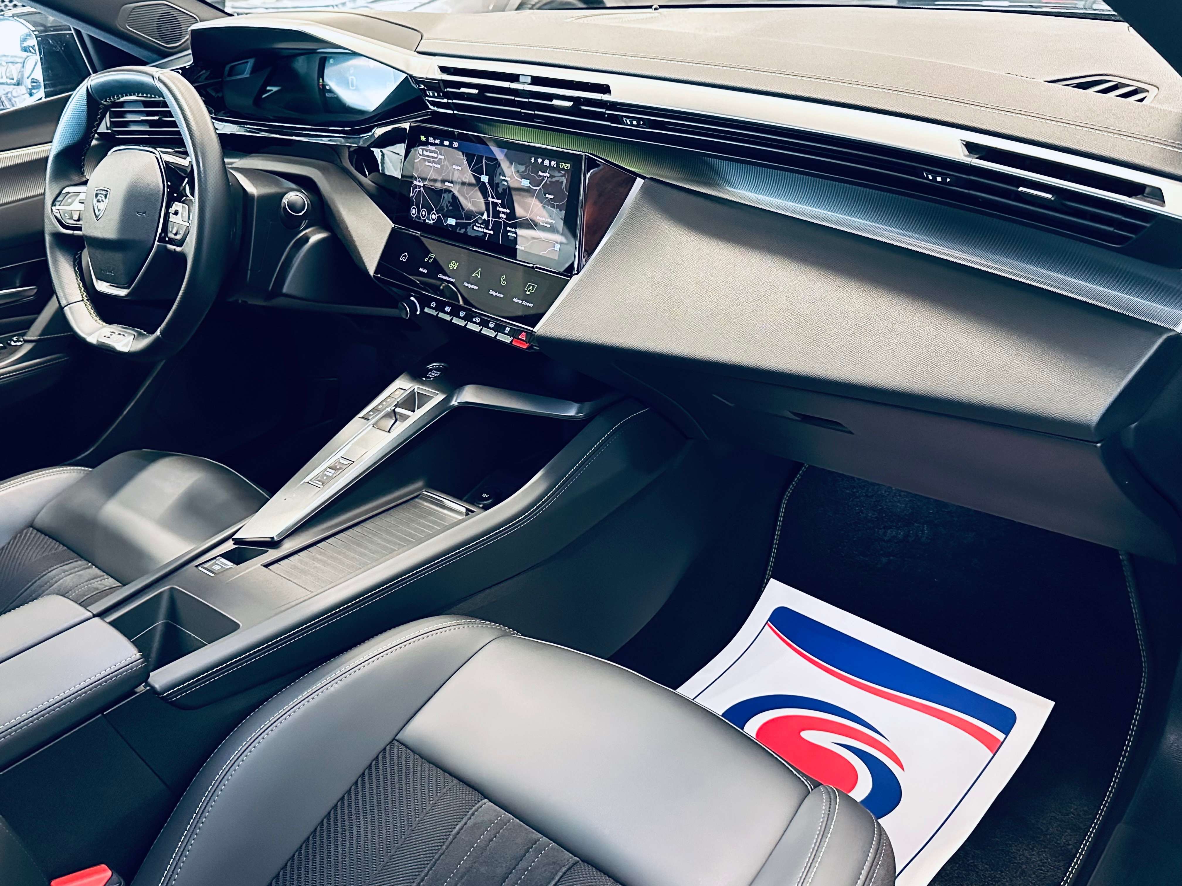 Peugeot 408 1.2 GT LINE PANO OUVRANT CAMERA NAVI PDC CLIM BIZONE CARPLAY JA 19 **FULL OPTIONS**