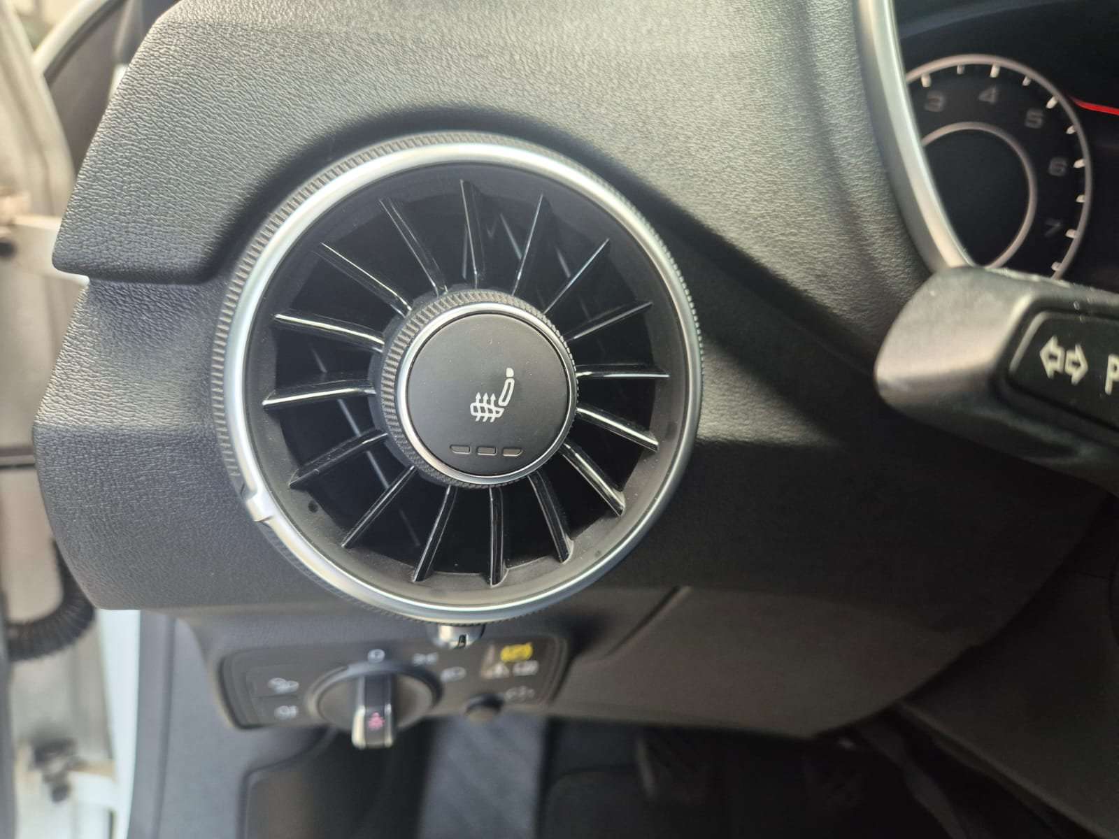 Audi TT Coupé 1.8 TFSI / Cockpit Digital / USB / MP3 / Garantie 12 mois