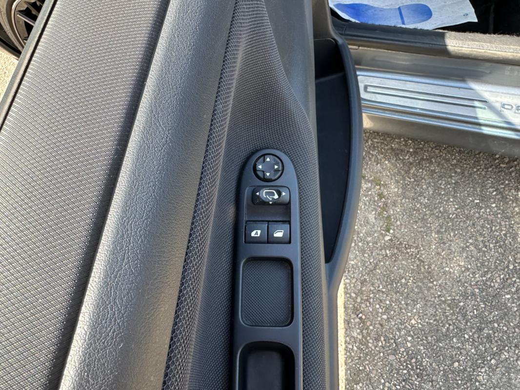 Peugeot 207 1.6 HDi 16V 110ch FAP BLUE LION Roland Garros