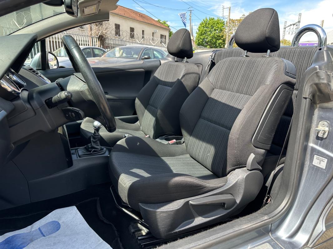 Peugeot 207 1.6 HDi 16V 110ch FAP BLUE LION Roland Garros