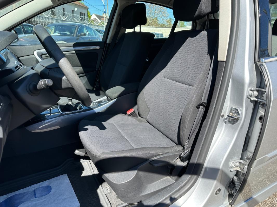 Renault Laguna III 1.5 dCi 110 eco2 Black Edition Carminat