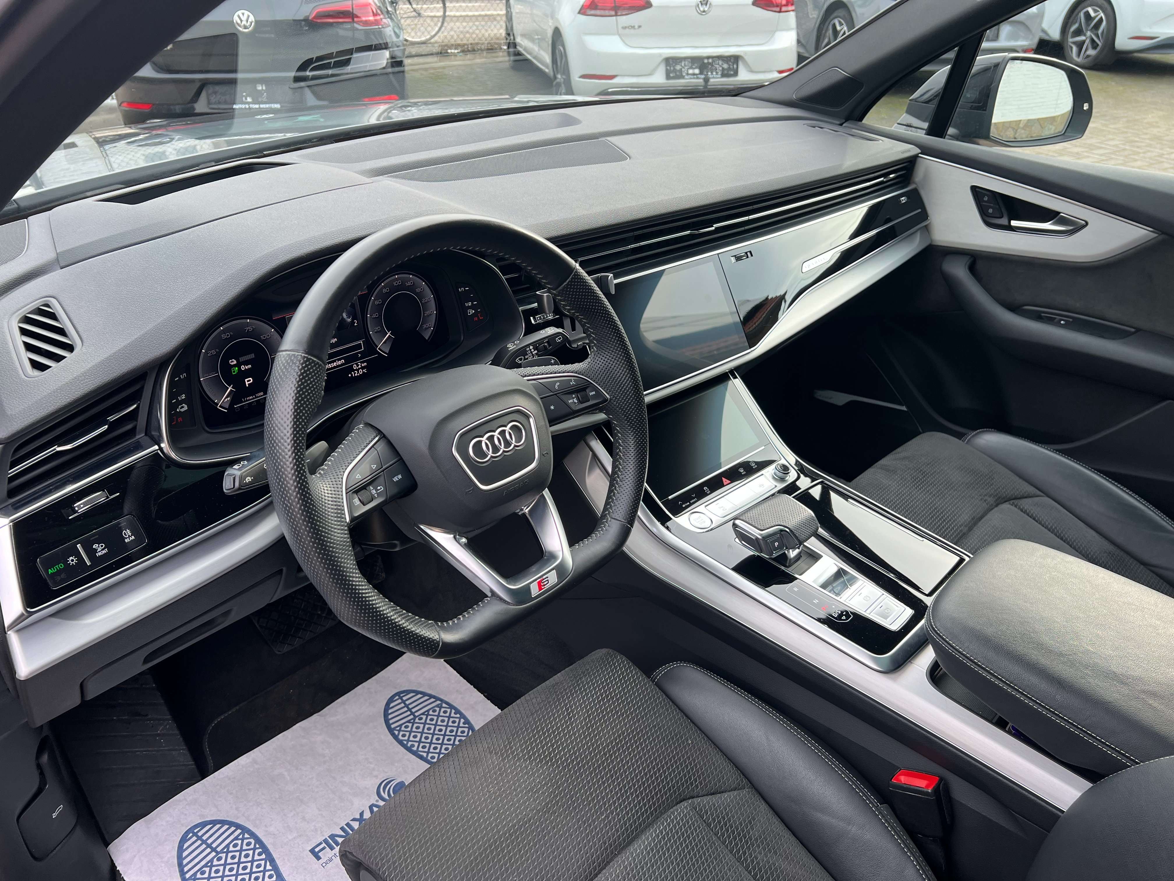 Audi Q7 60 TFSi e Quattro PHEV S line  Tip./NP 119000 Euro