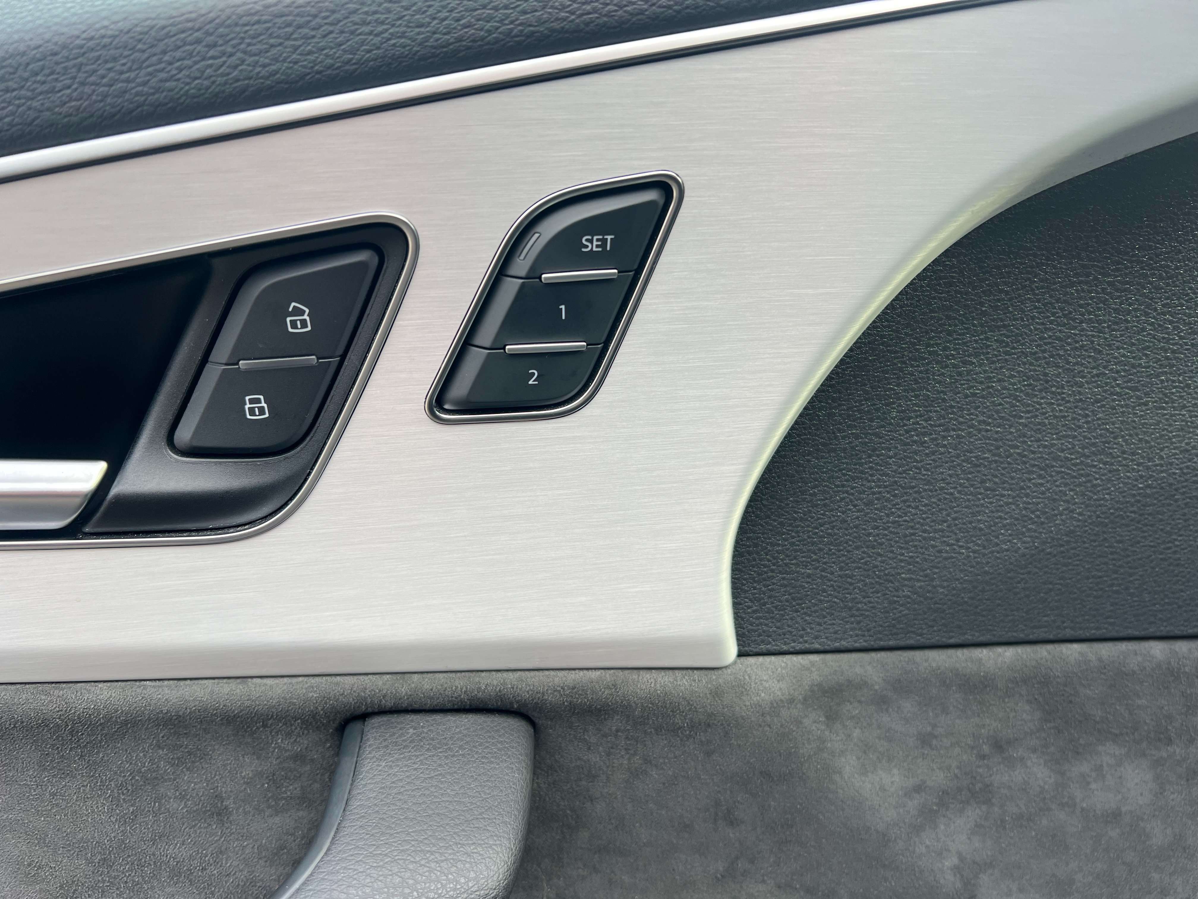 Audi Q7 60 TFSi e Quattro PHEV S line  Tip./NP 119000 Euro