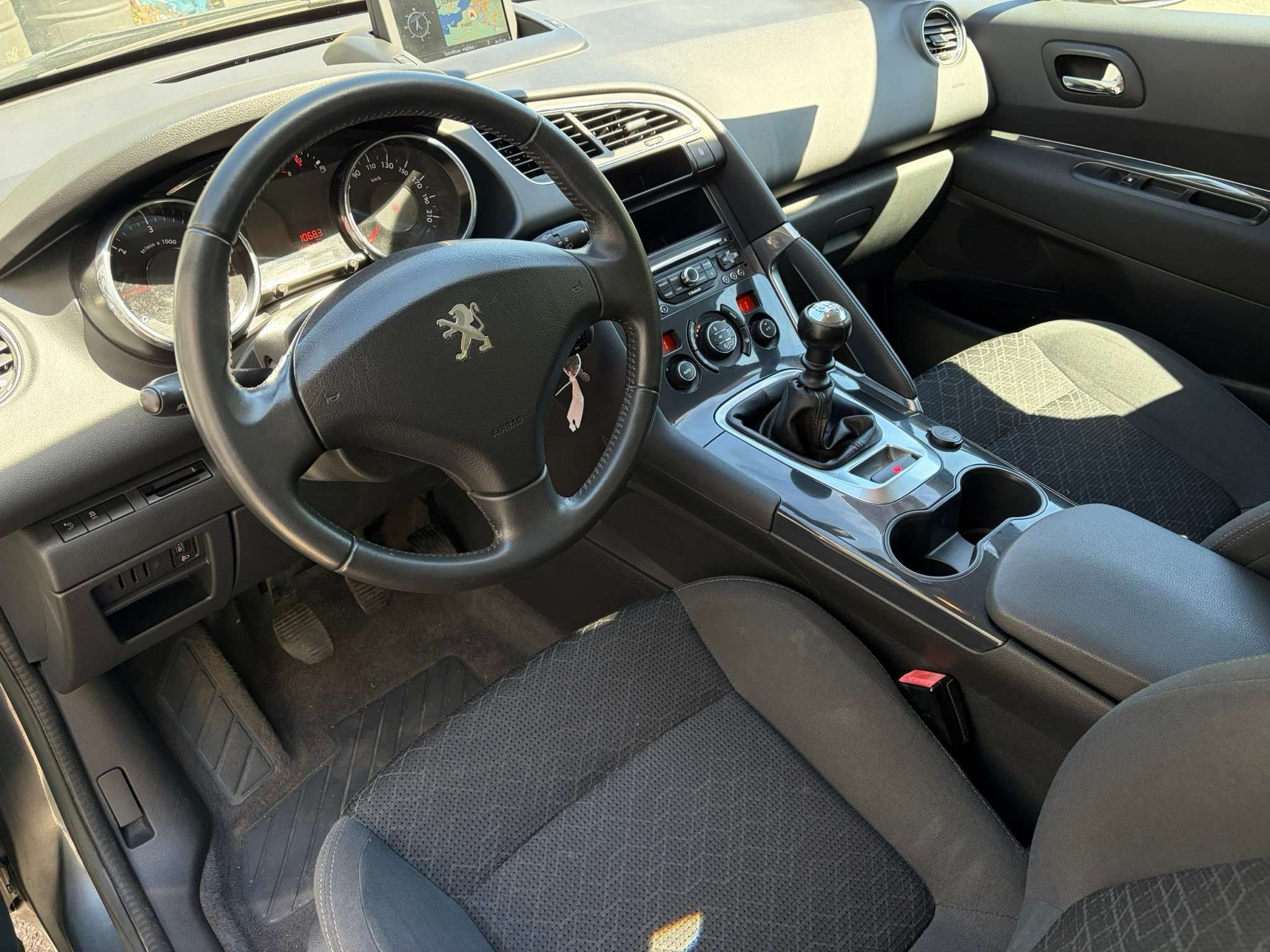 Peugeot 3008 1.6 HDi 114cv/AC/RADIO/CAPT ARR/GARANTIE 12 MOIS
