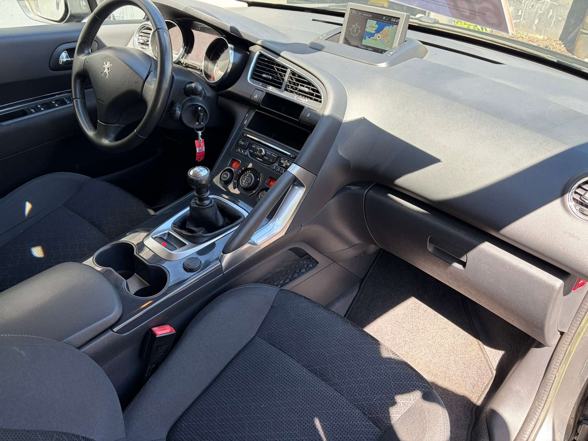 Peugeot 3008 1.6 HDi 114cv/AC/RADIO/CAPT ARR/GARANTIE 12 MOIS
