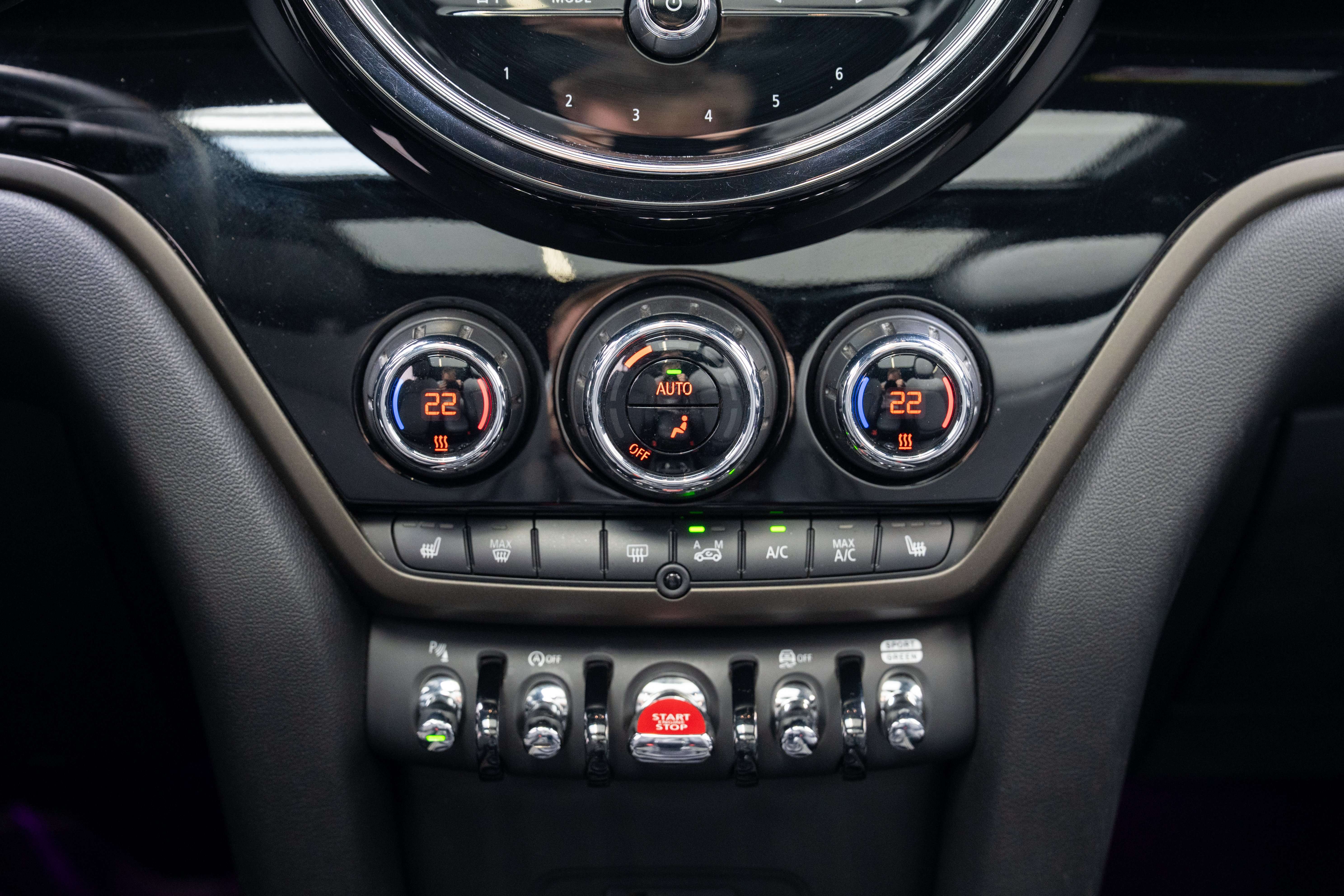 MINI Cooper Countryman 1.5iA 136 - LED - HeadUp display - Toit Ouvrant - Garantie 12 mois