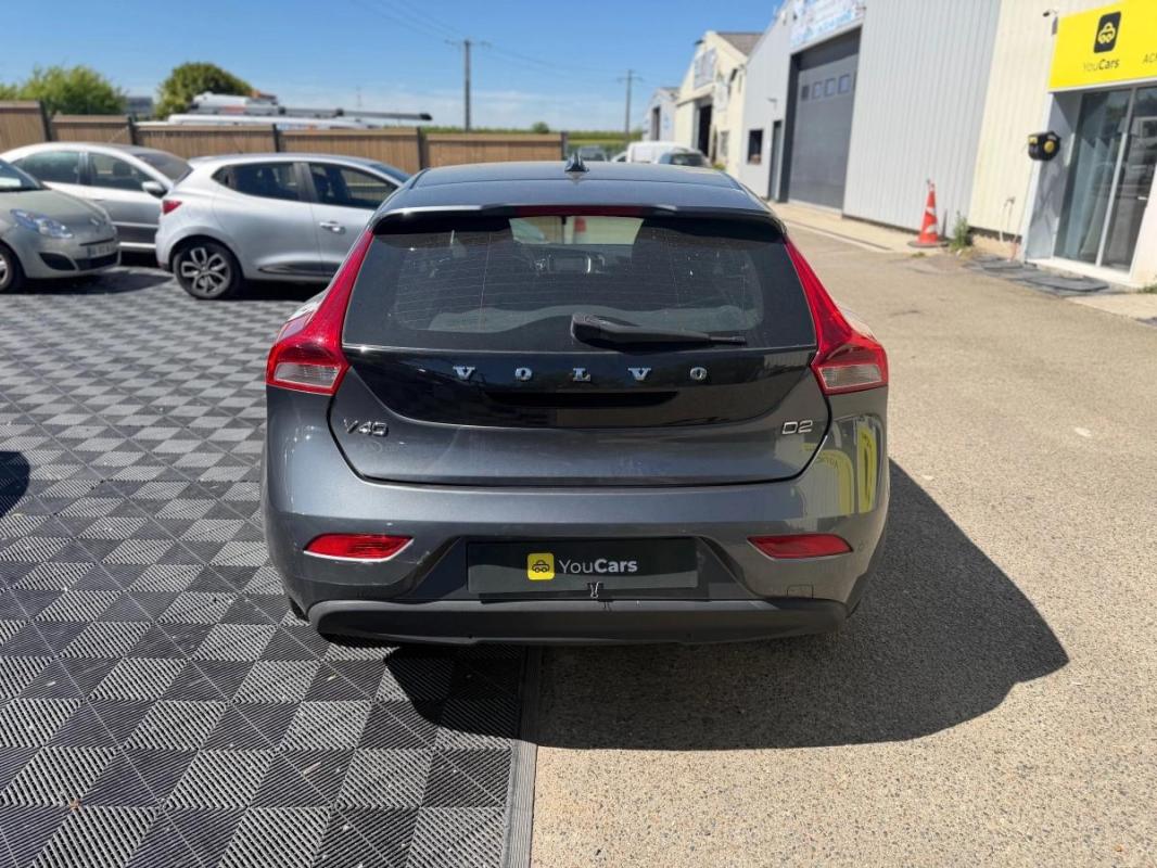 Volvo V40 1.6 115cv KINETIC ENTRETIEN VOLVO - COURROIE DE DISTRIBUTION OK RADAR RECUL GPS