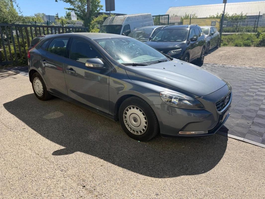 Volvo V40 1.6 115cv KINETIC ENTRETIEN VOLVO - COURROIE DE DISTRIBUTION OK RADAR RECUL GPS