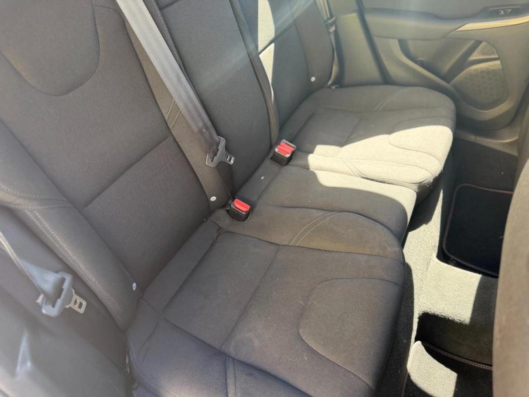 Volvo V40 1.6 115cv KINETIC ENTRETIEN VOLVO - COURROIE DE DISTRIBUTION OK RADAR RECUL GPS