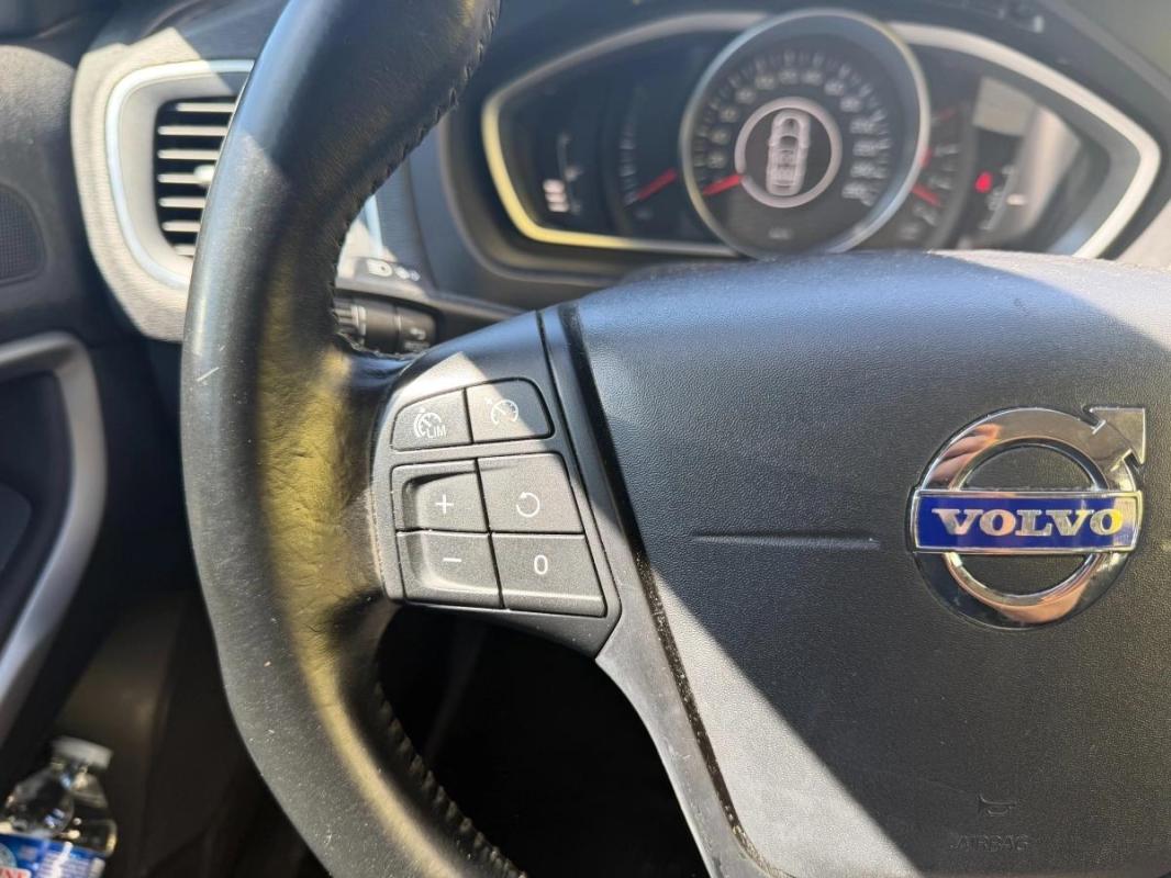 Volvo V40 1.6 115cv KINETIC ENTRETIEN VOLVO - COURROIE DE DISTRIBUTION OK RADAR RECUL GPS