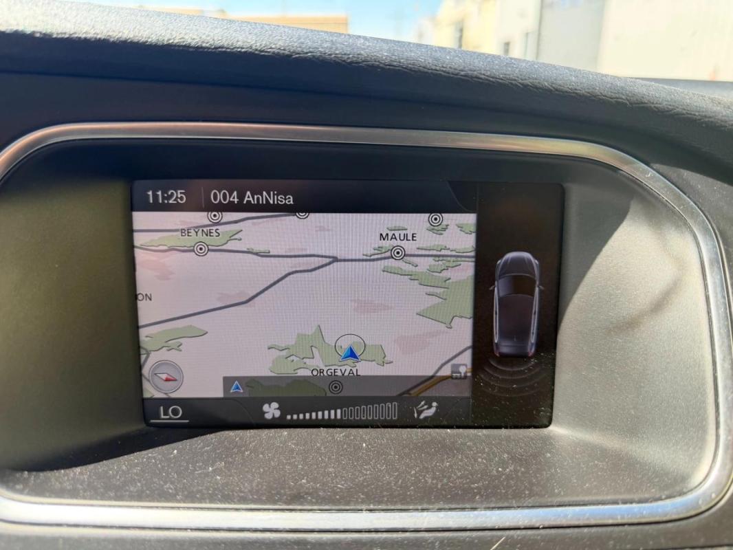 Volvo V40 1.6 115cv KINETIC ENTRETIEN VOLVO - COURROIE DE DISTRIBUTION OK RADAR RECUL GPS