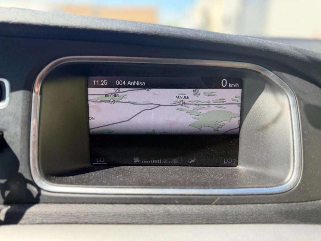 Volvo V40 1.6 115cv KINETIC ENTRETIEN VOLVO - COURROIE DE DISTRIBUTION OK RADAR RECUL GPS