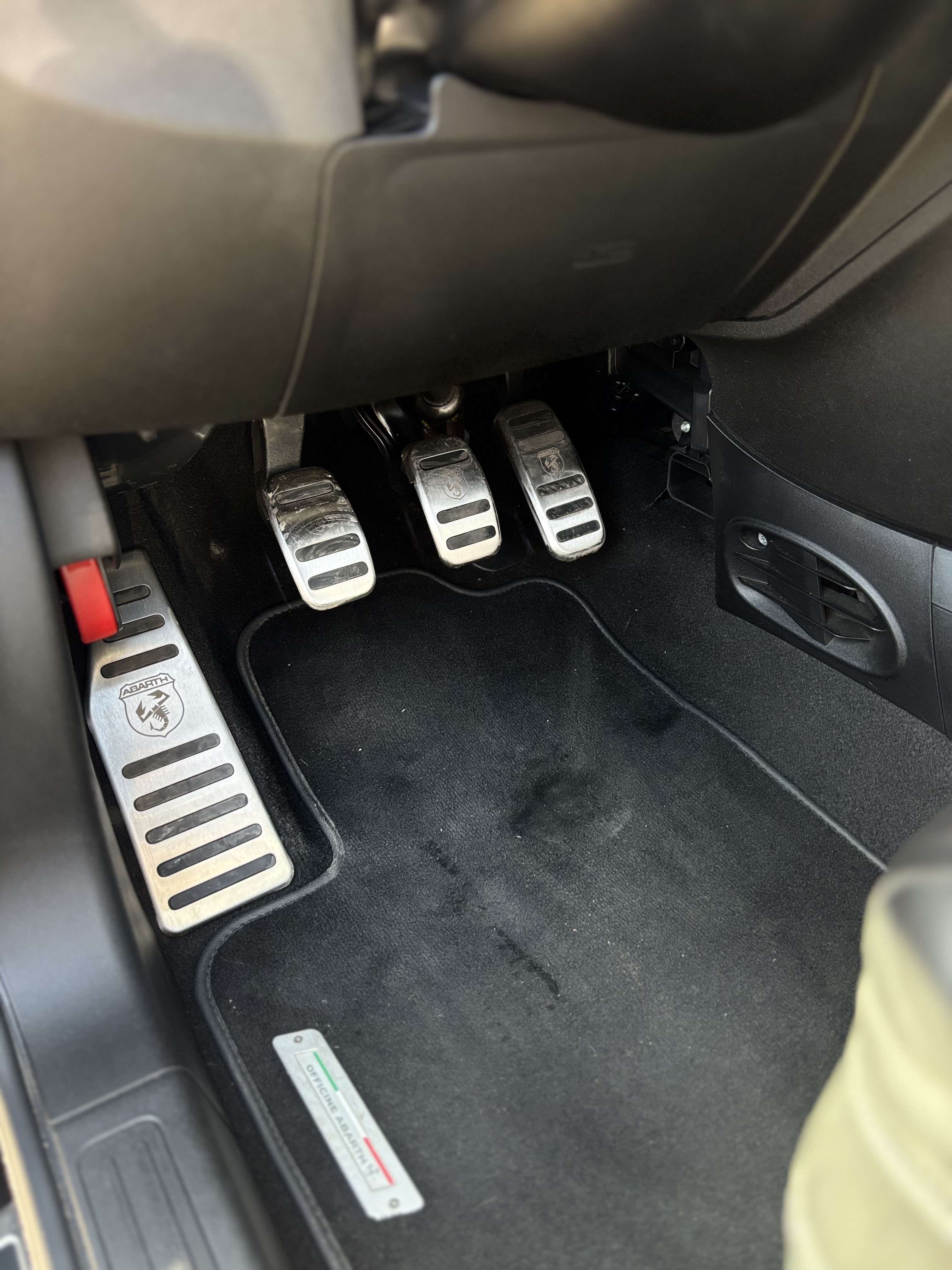 Fiat 500 Abarth 595 Competzione Carbon pack Monza exhaust Brake Upgrade Belgian Car Lot off extra's