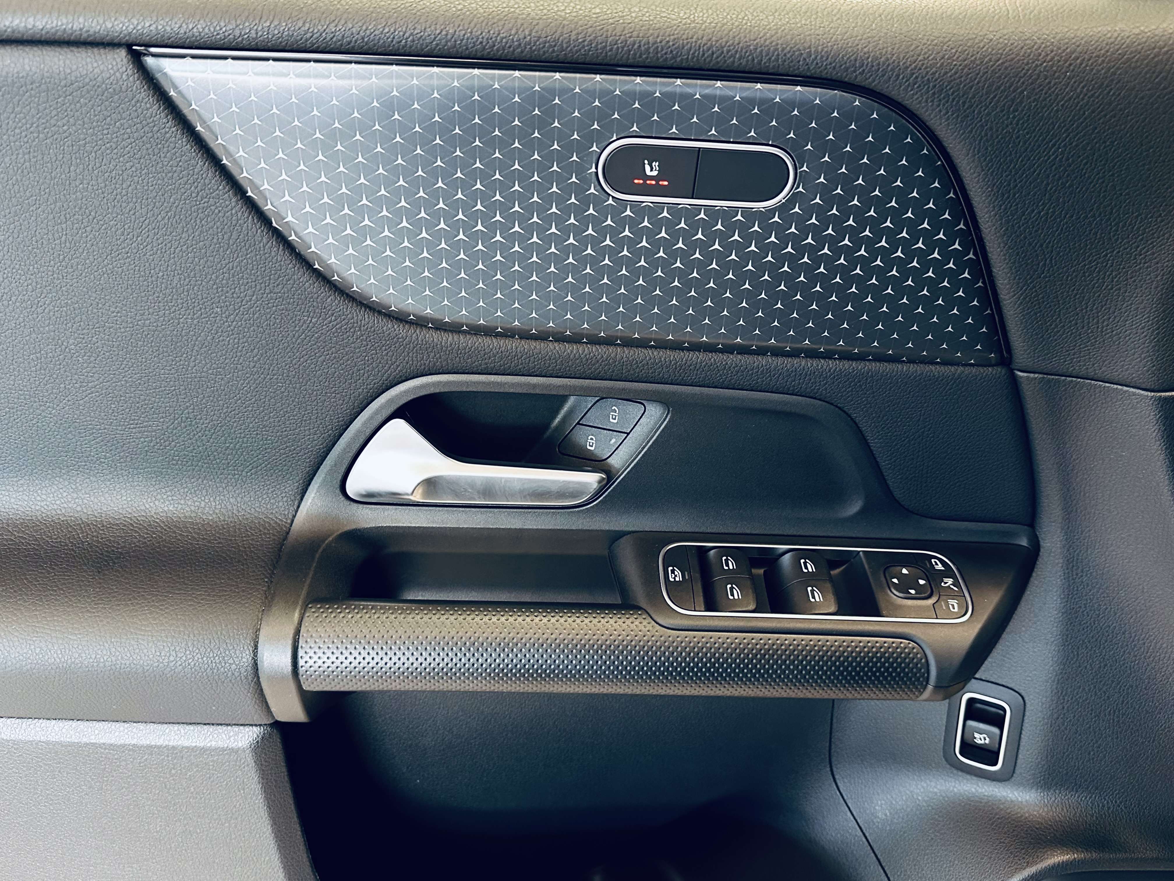 Mercedes-Benz B 180 d BOITE AUTO CAMERA NAVI BLUETOOTH CARPLAY CLIM CRUISE