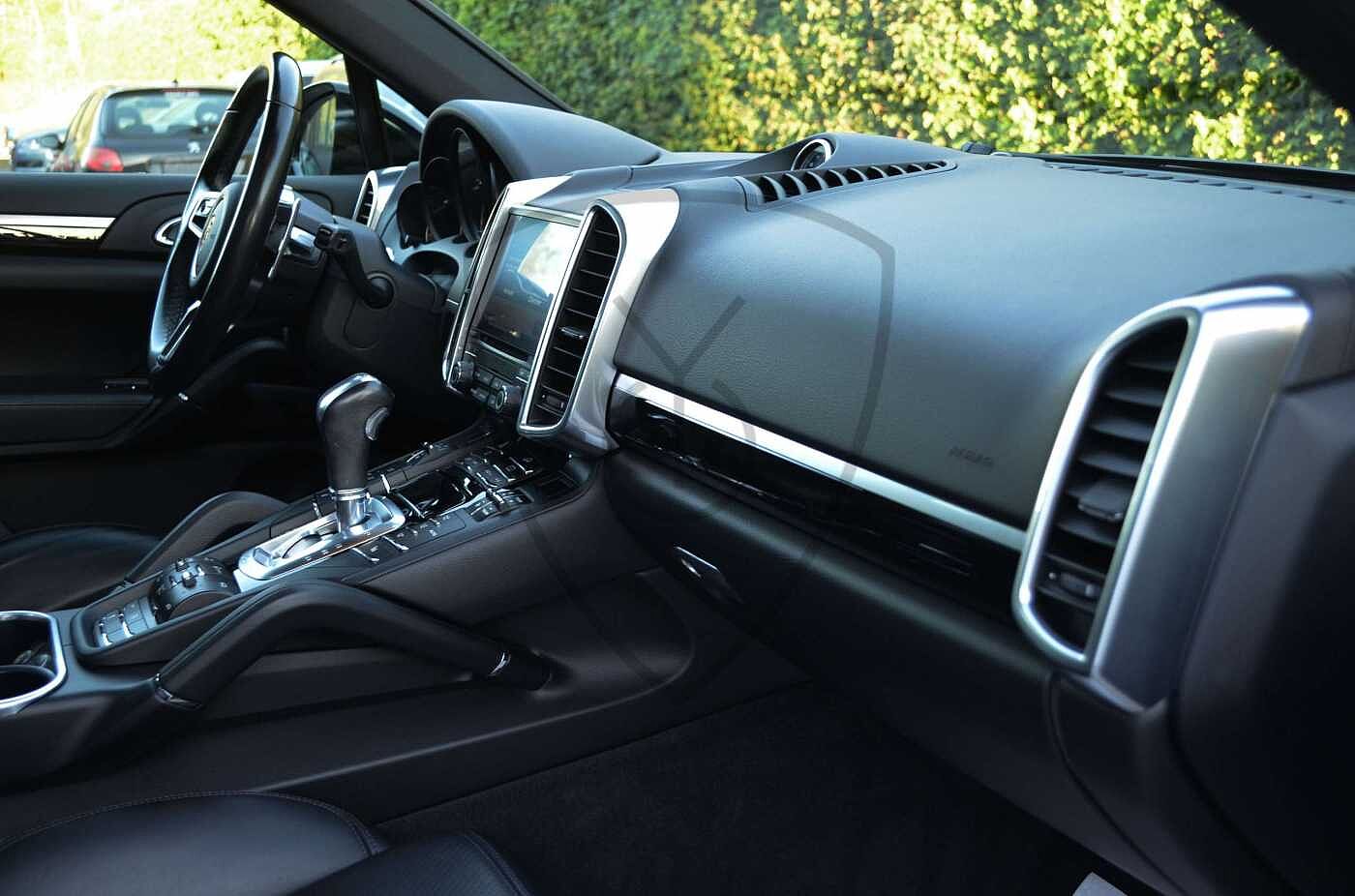 Porsche Cayenne 3,0 Diesel Platinum Edition * PANO * BOSE * 18 WAY SPORTSEATS * AIR SUSPENSION