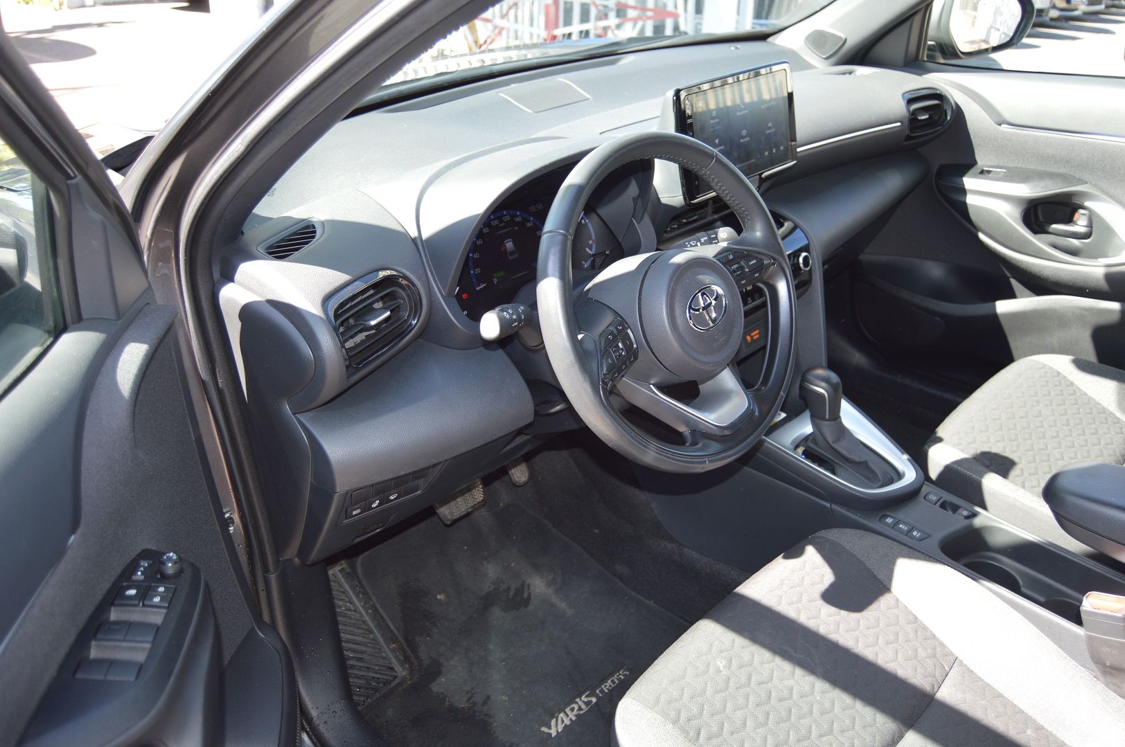Toyota YARIS CROSS 116H DESIGN MY22  TEAM D