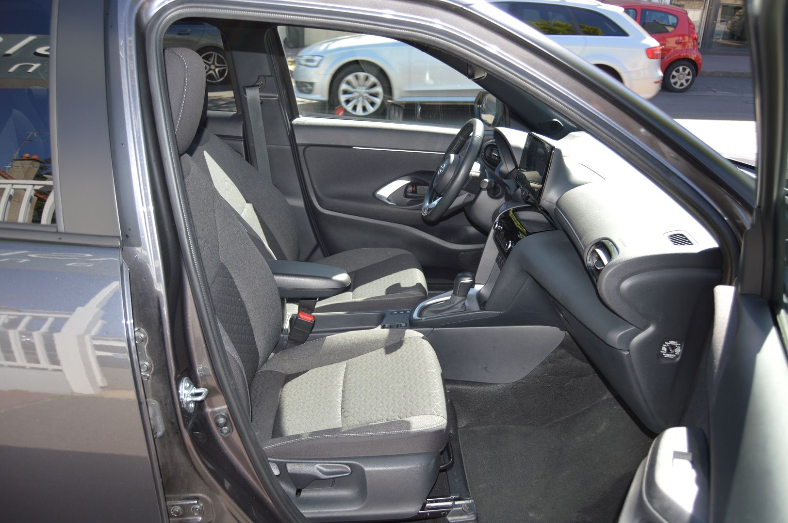 Toyota YARIS CROSS 116H DESIGN MY22  TEAM D