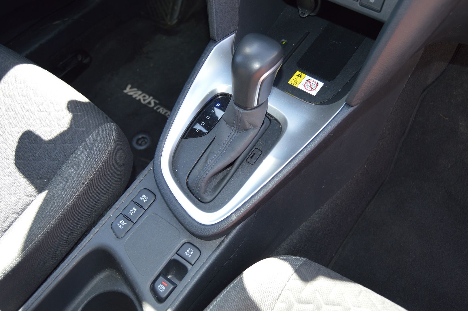 Toyota YARIS CROSS 116H DESIGN MY22  TEAM D