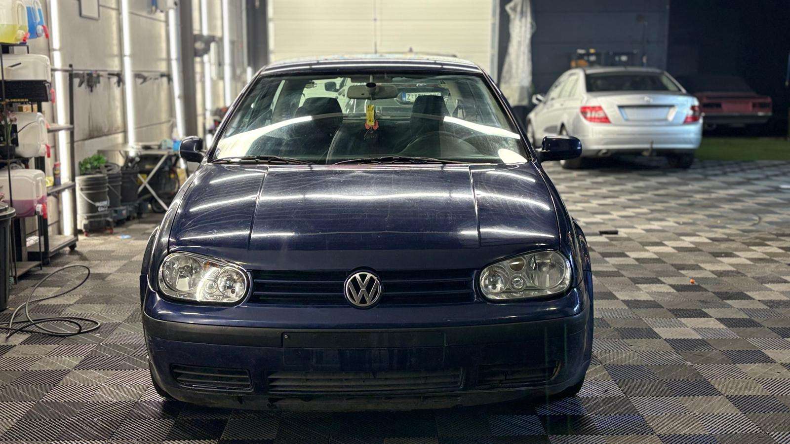 Volkswagen Golf 1.9 bj2001 DIESEL MANUEEL 381796km