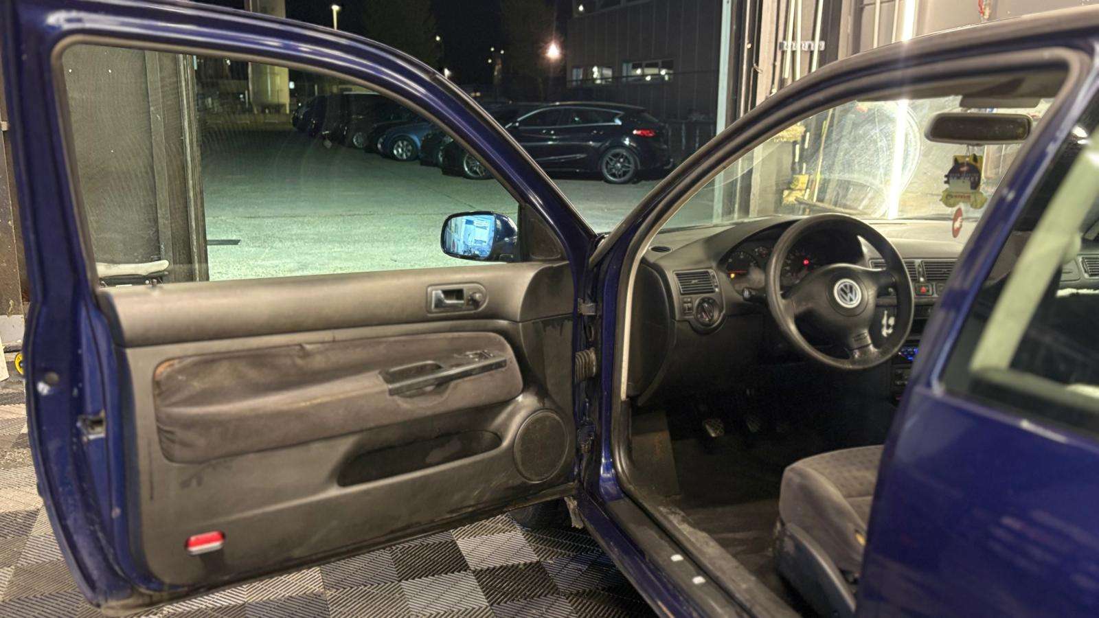 Volkswagen Golf 1.9 bj2001 DIESEL MANUEEL 381796km