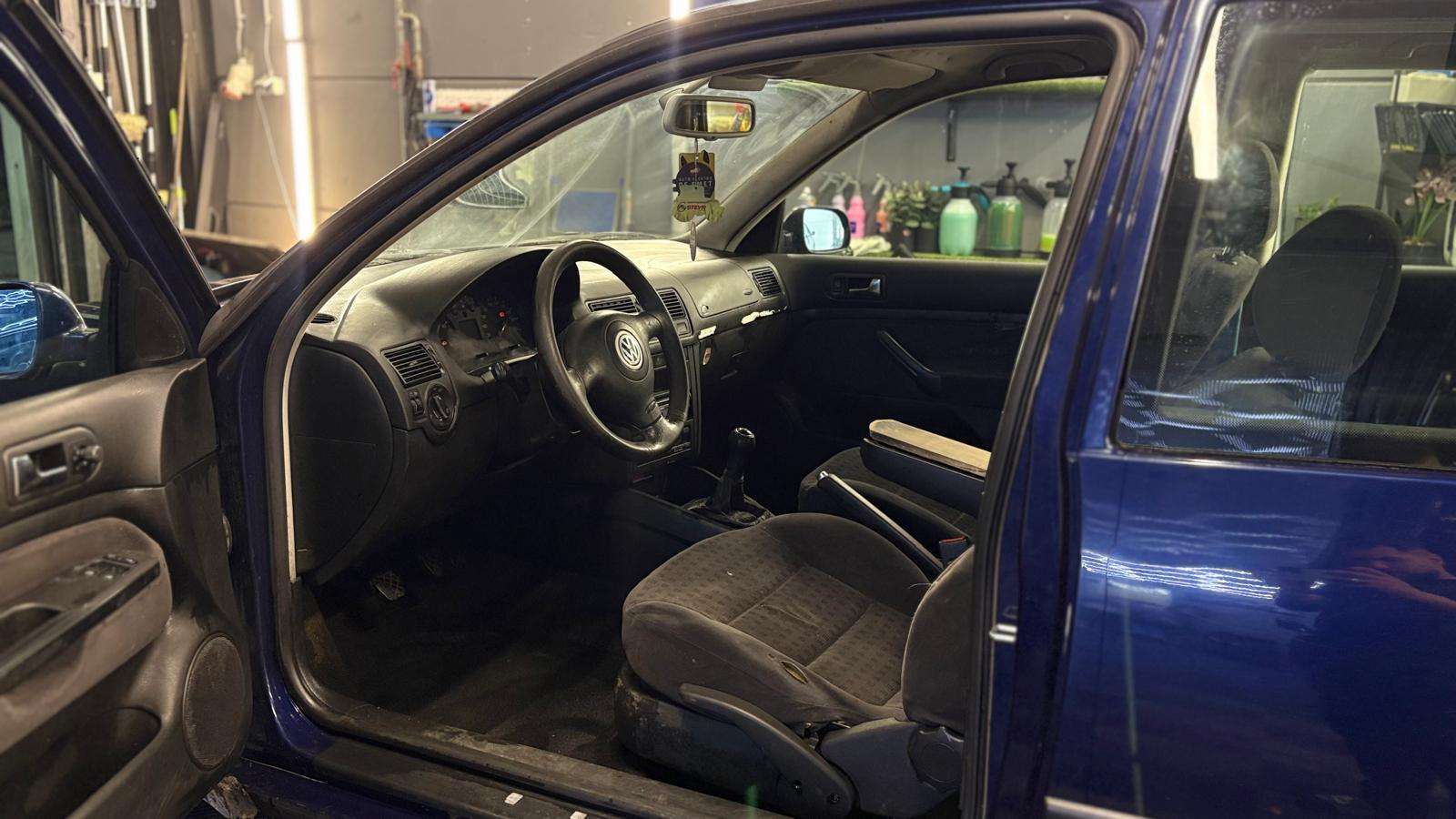 Volkswagen Golf 1.9 bj2001 DIESEL MANUEEL 381796km