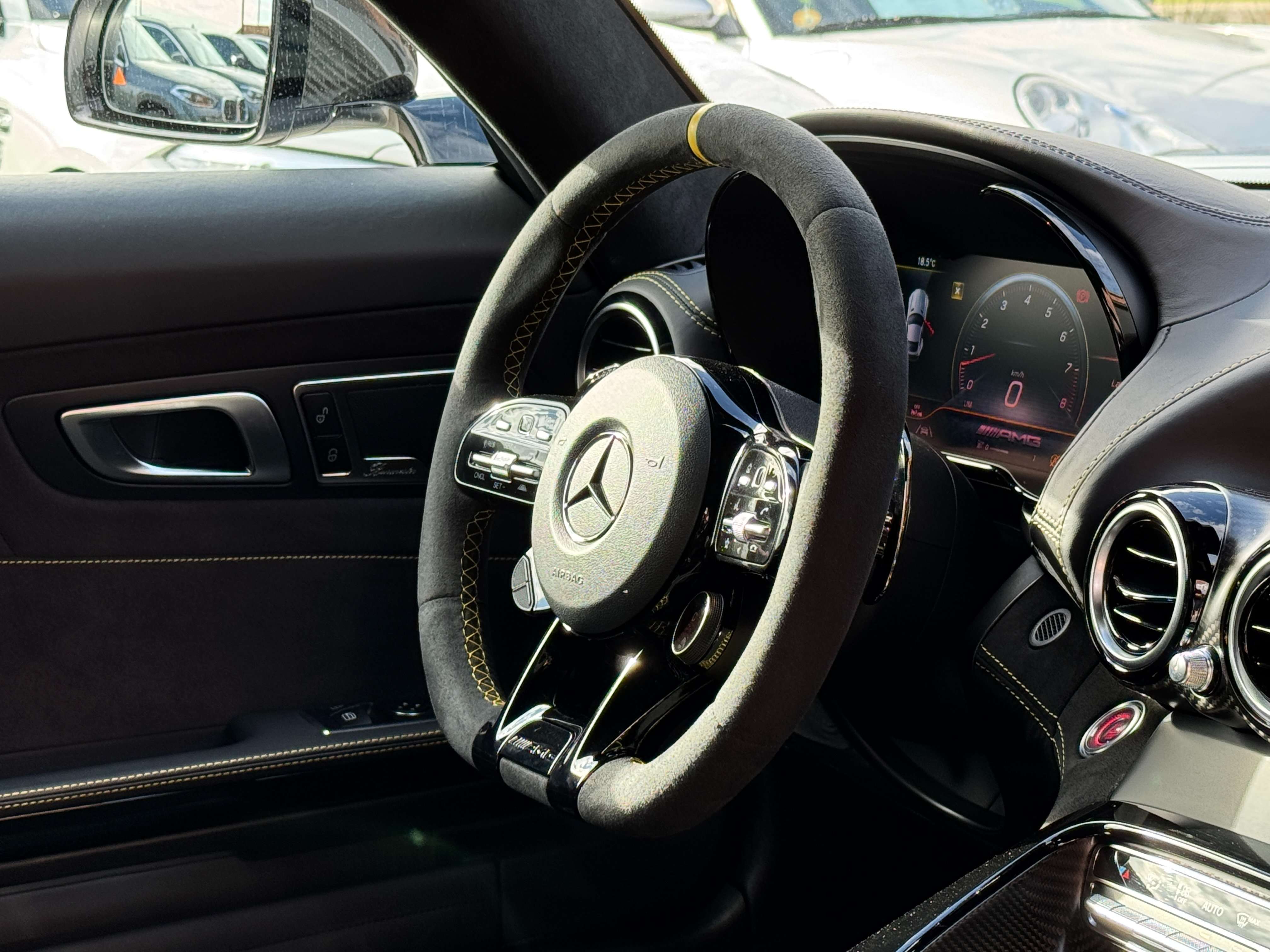 Mercedes-Benz AMG GT R - V8 Bi-Turbo