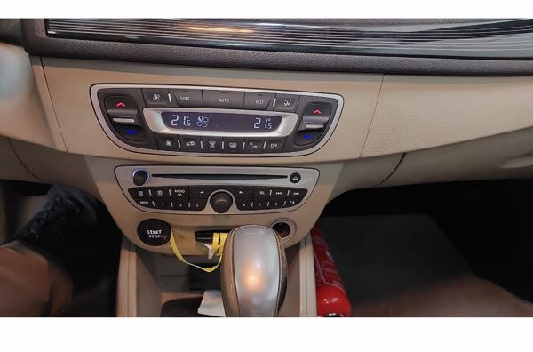 Renault Megane III COUPE CABRIOLET 1.5 DCI 110 FAP PRIVILEGE EDC ECO2 EURO5