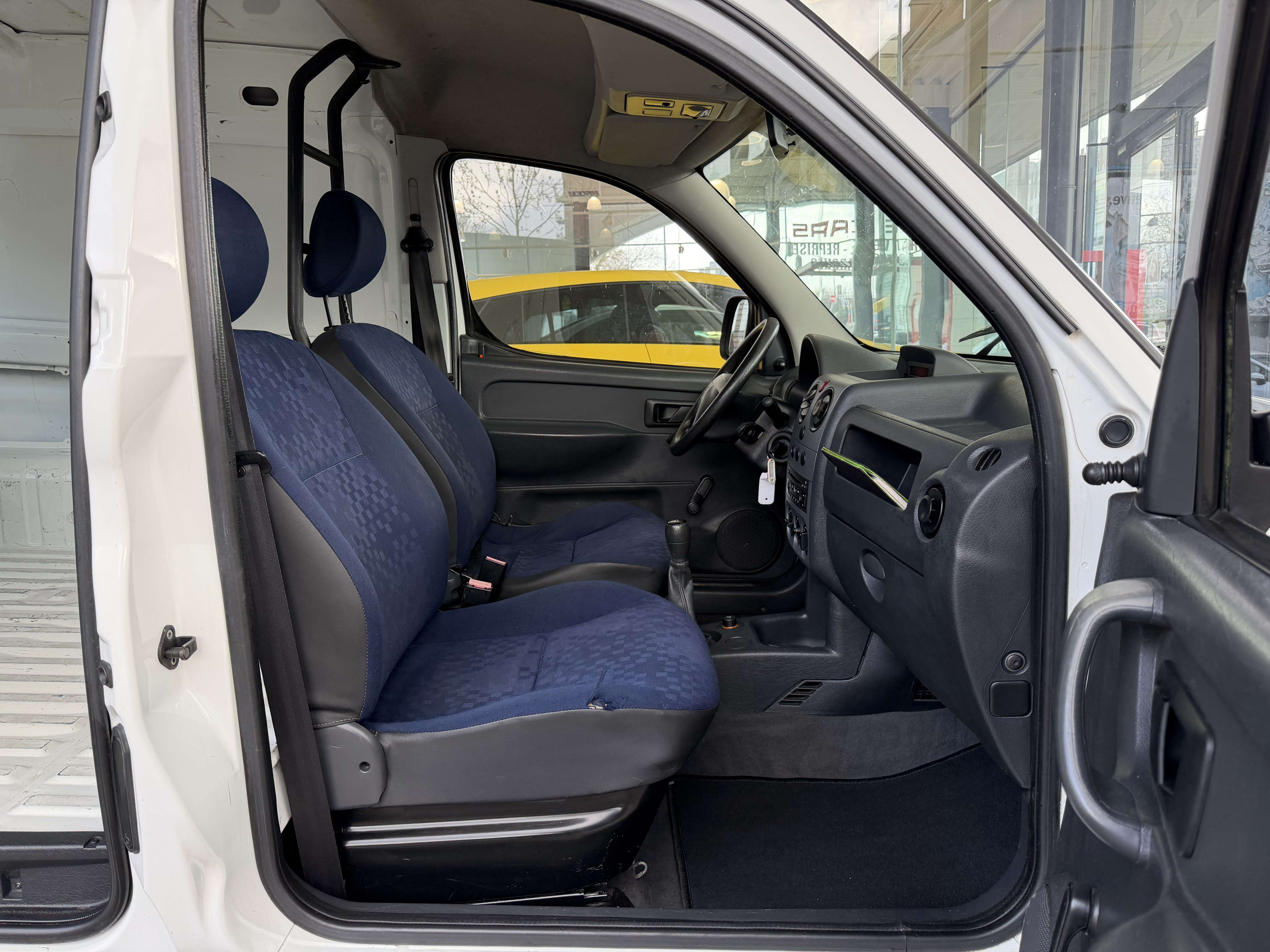 Peugeot Partner 1.6 HDi "UTILITAIRE" DA-Radio Cd-GARANTIE 12 MOIS