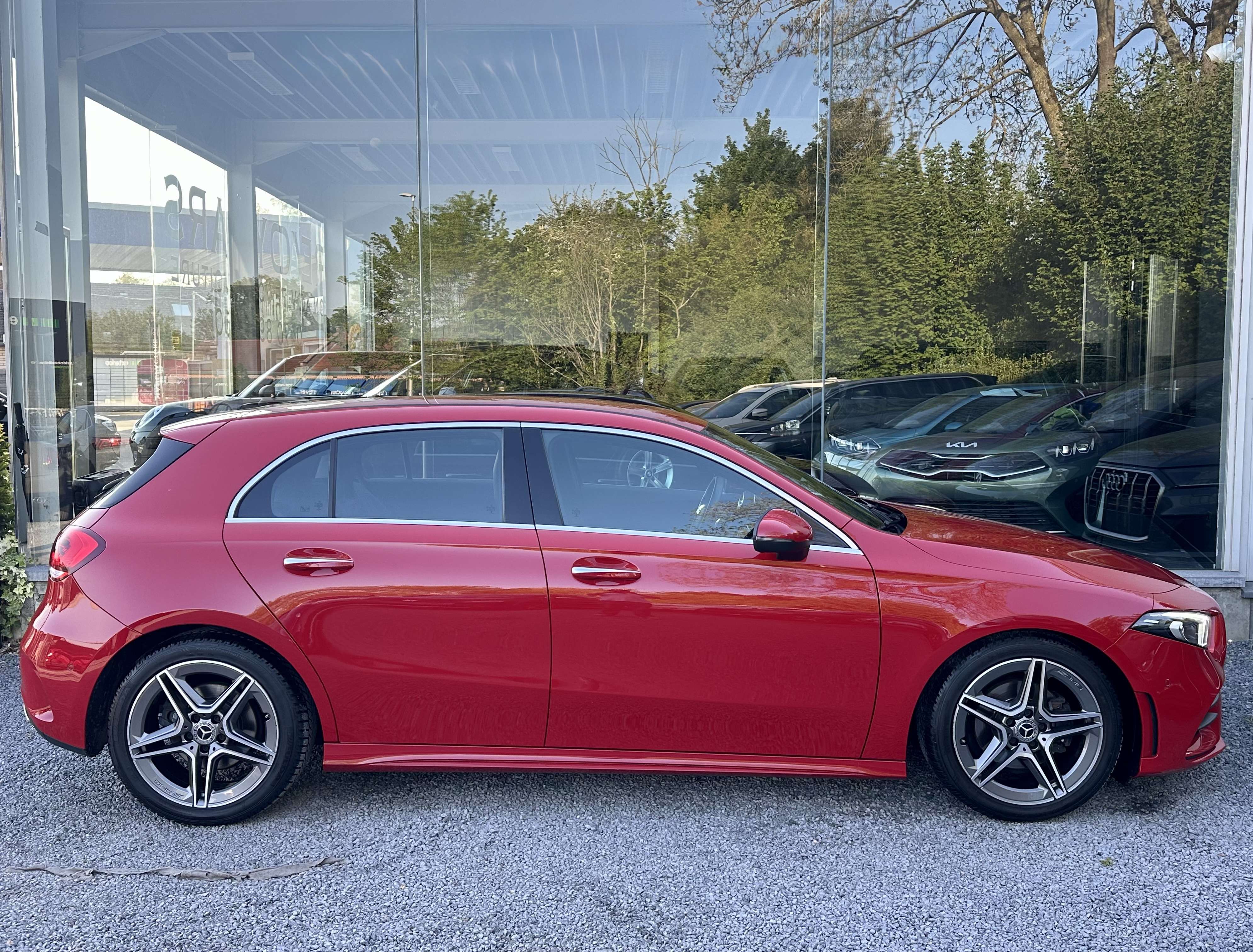 Mercedes-Benz A 200 PACK AMG*BURMESTER*AMBIENT LIGHT*CAM*HEAD UP*CARPLAY*CARNET FULL MERCEDES*GARANTIE
