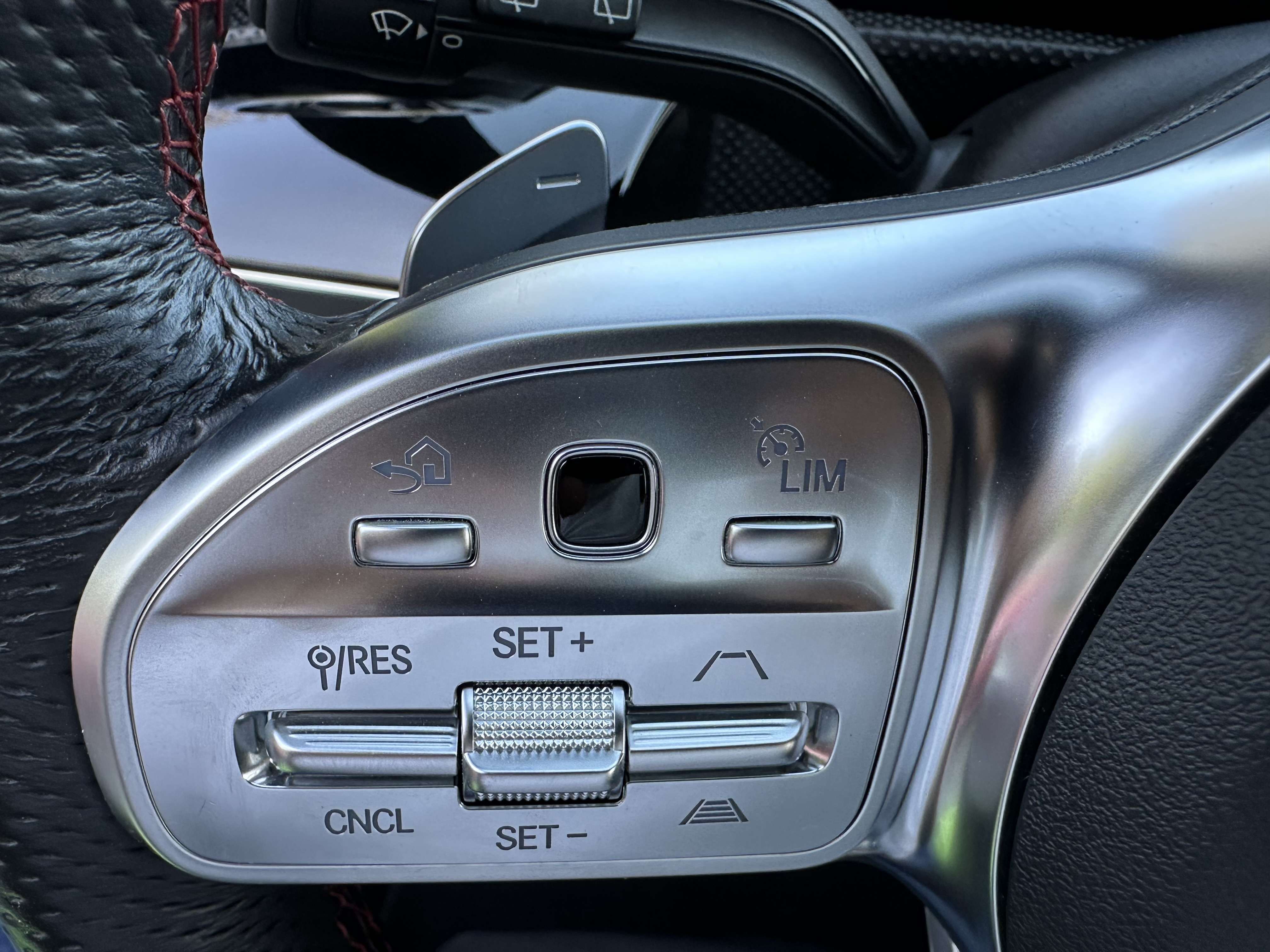 Mercedes-Benz A 200 PACK AMG*BURMESTER*AMBIENT LIGHT*CAM*HEAD UP*CARPLAY*CARNET FULL MERCEDES*GARANTIE