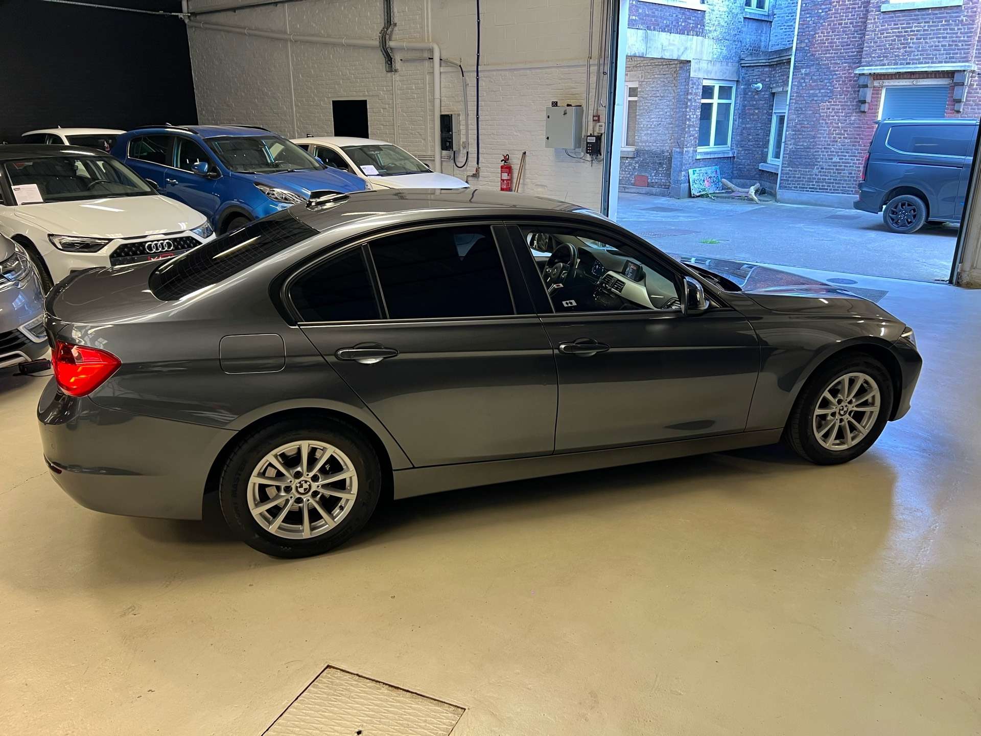 BMW 316 dA *SPORT*AUTO*CARPLAY*JA*CUIR*GARANTIE*