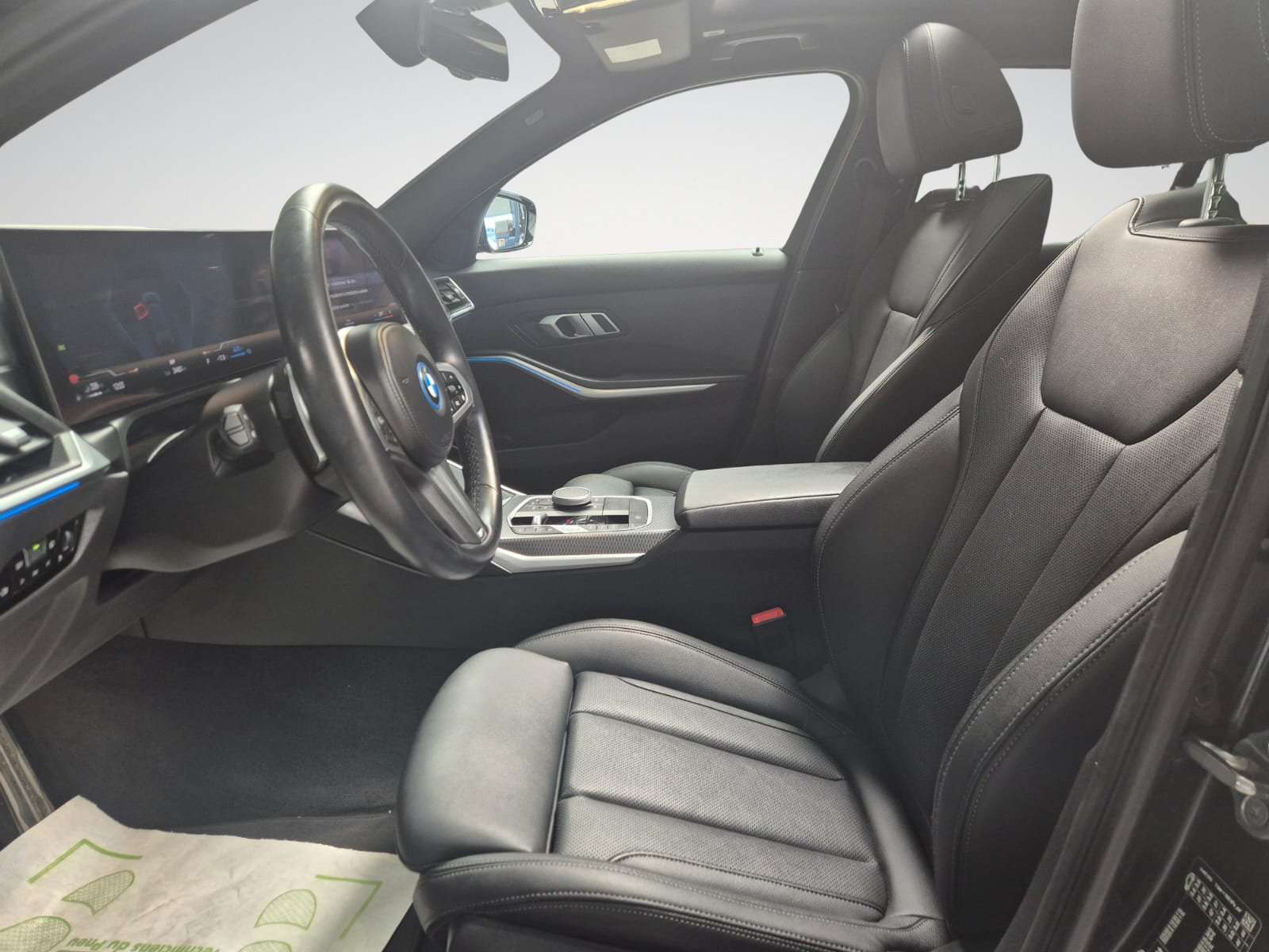 BMW 330 Touring 330eAS PHEV / Suivi Complet BMW / Carplay / Toit Panoramique-Ouvrant / Garantie 12 Mois