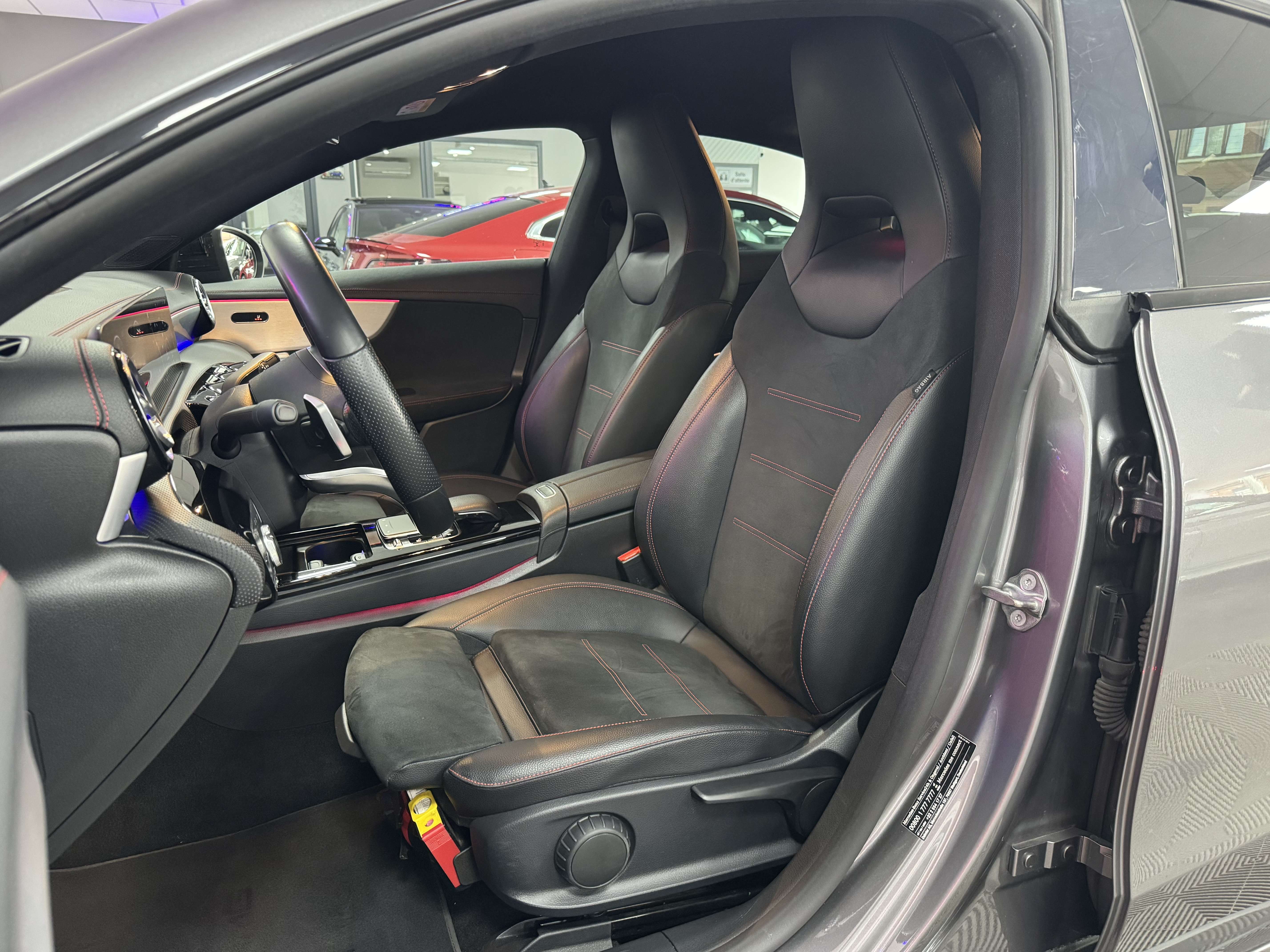 Mercedes-Benz CLA 180 d Pack-Amg Caméra Ambiance Led 12 mois garantie