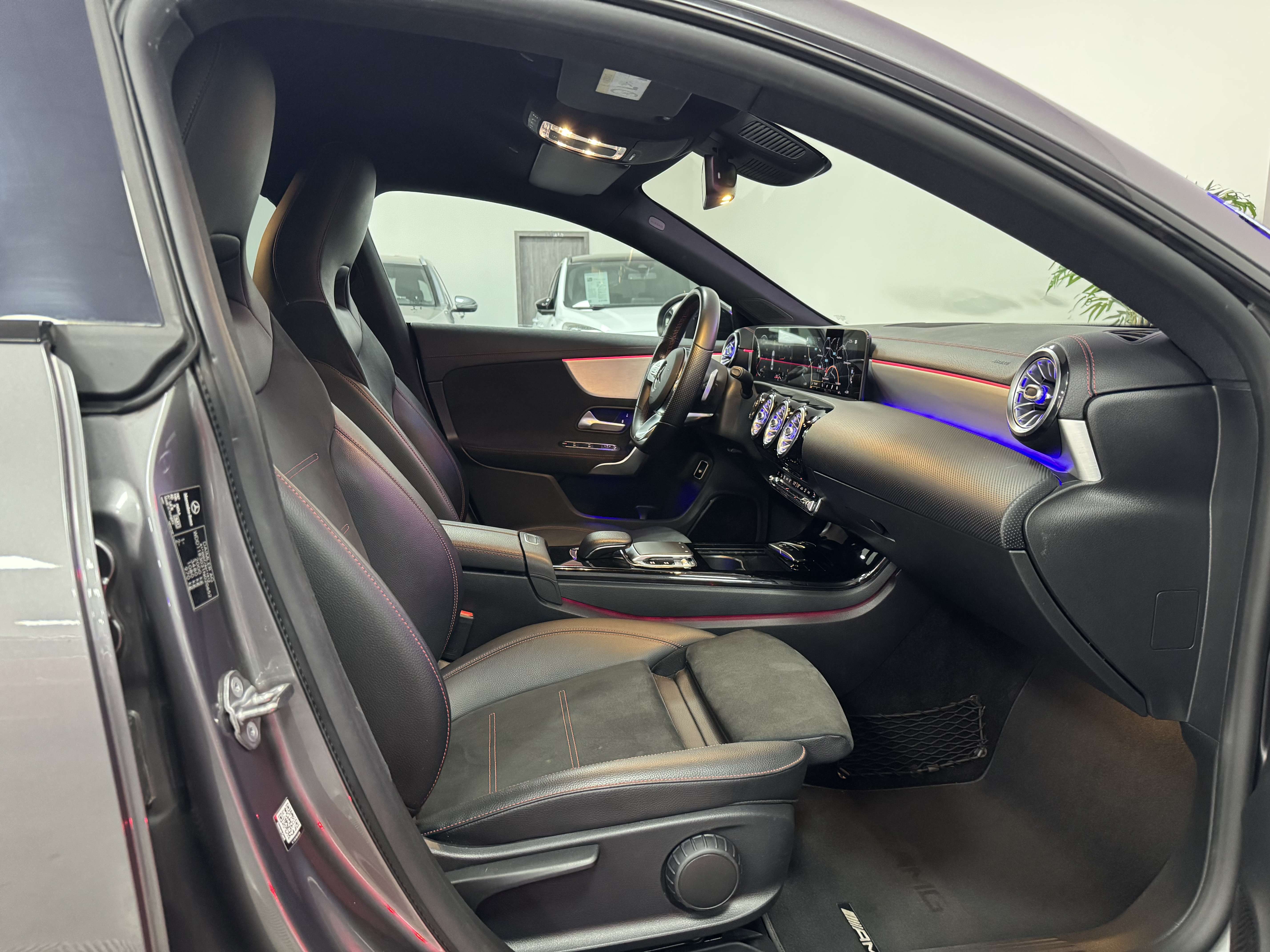 Mercedes-Benz CLA 180 d Pack-Amg Caméra Ambiance Led 12 mois garantie