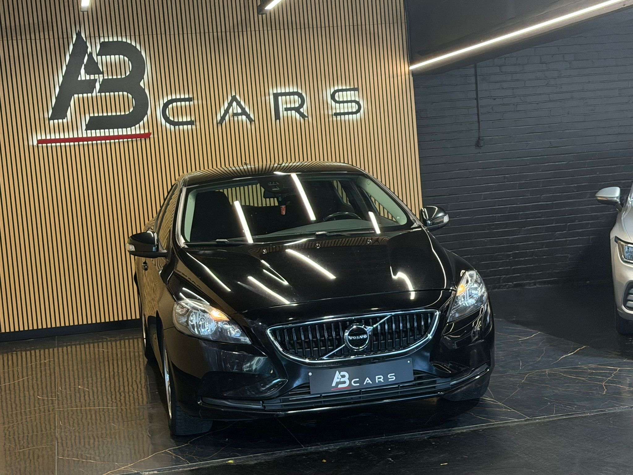 Volvo V40 2.0D * TRES PROPRE *