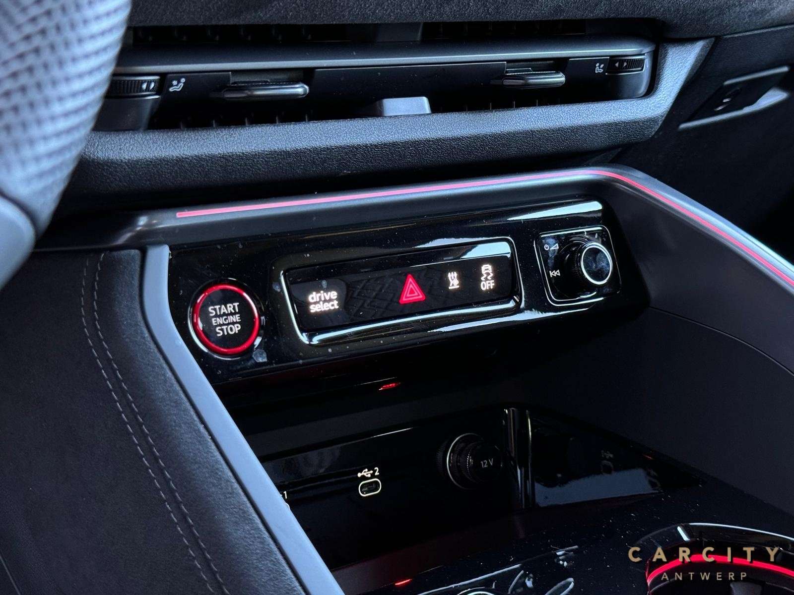 Audi Q5 Q5 2.0 TFSI Quattro S line S tronic 2026 | MASSAGE | LUCHTVERING | PANO | HUD | OLED | PASSAGIERSCHERM | B&O |