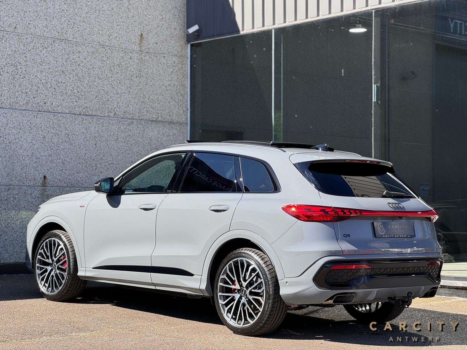 Audi Q5 Q5 2.0 TFSI Quattro S line 2026 |  NARDO GREY | LUCHTVERING | HUD | OLED | PASSAGIERSCHERM | B&O |
