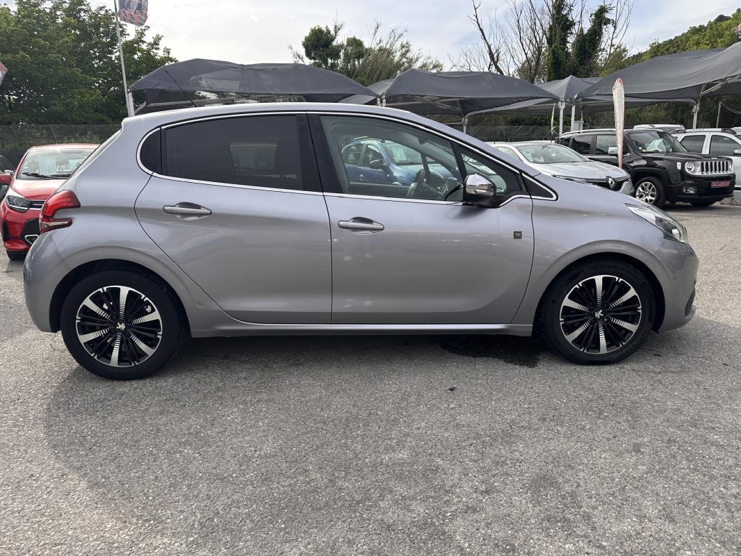 Peugeot 208 BlueHDi 100ch Tech Edition CAMERA / GPS