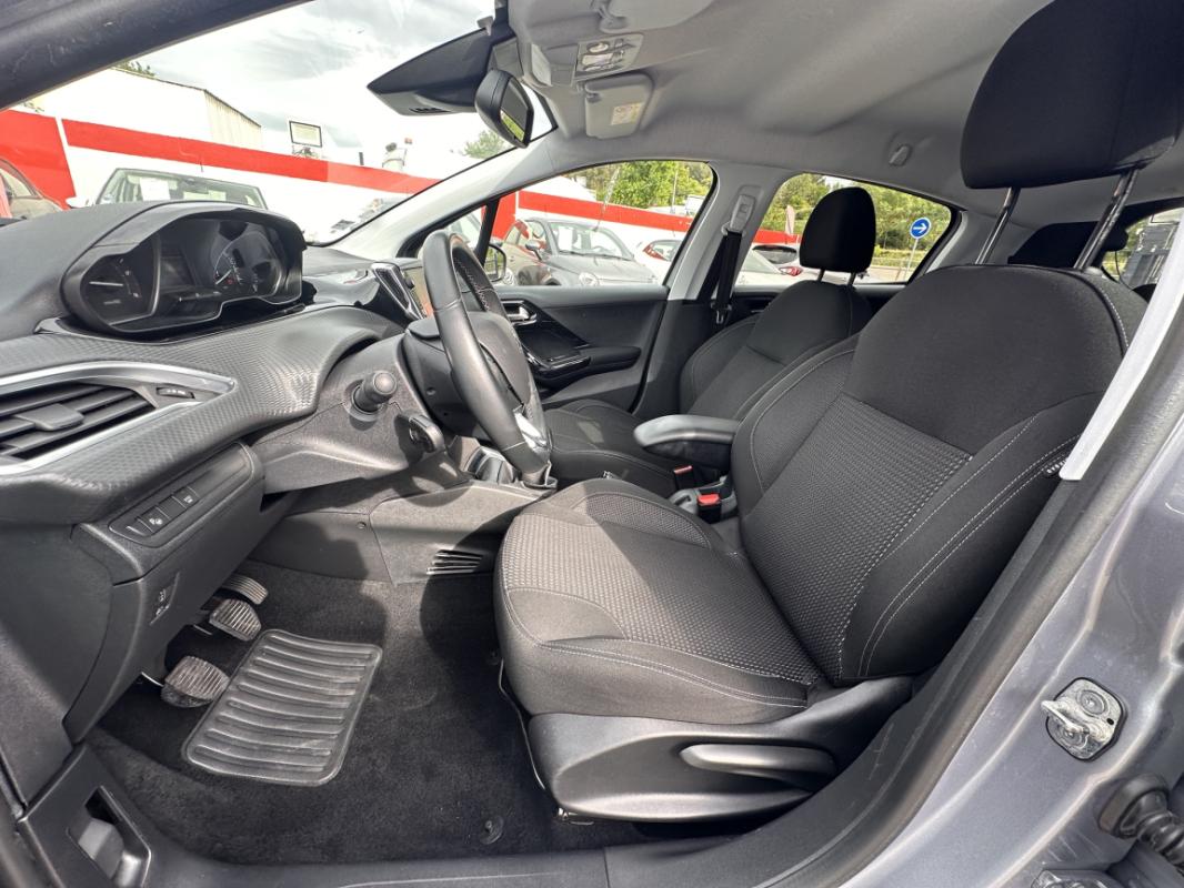 Peugeot 208 BlueHDi 100ch Tech Edition CAMERA / GPS