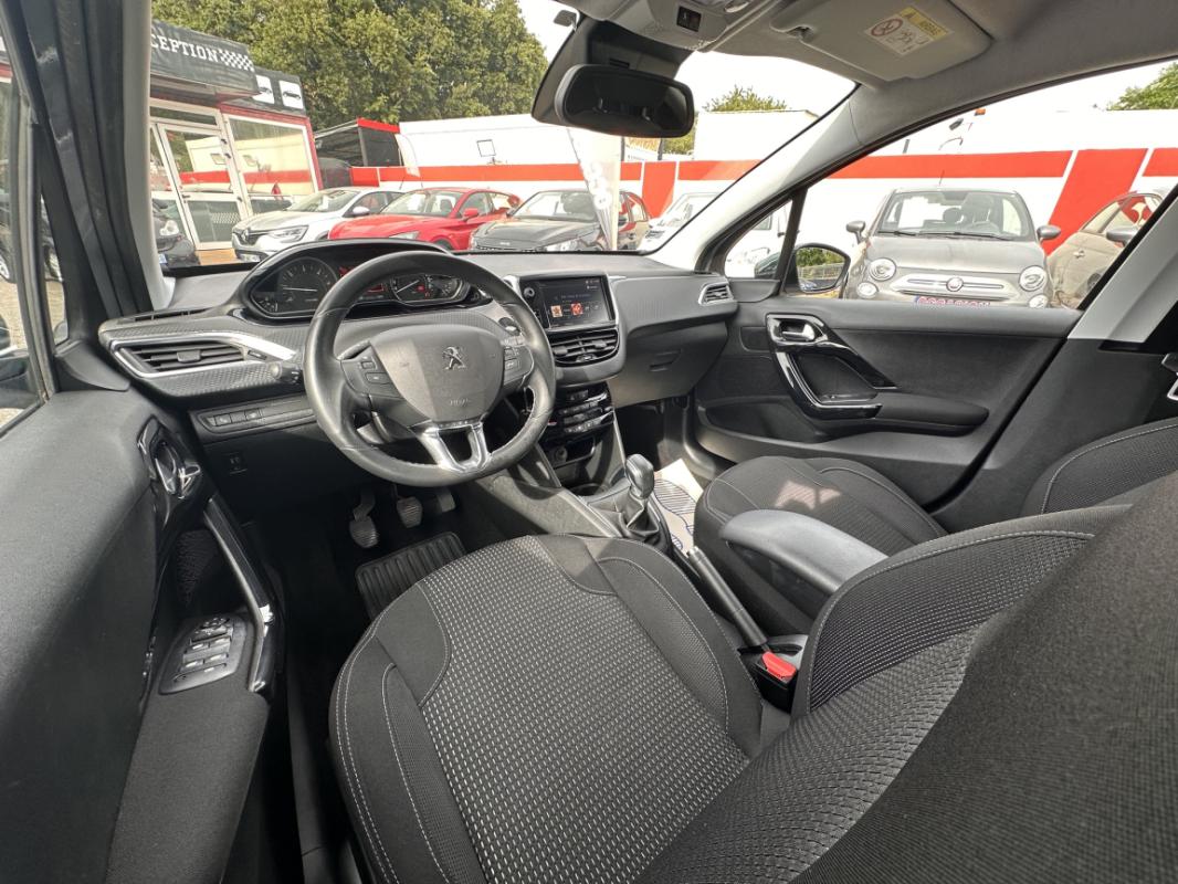 Peugeot 208 BlueHDi 100ch Tech Edition CAMERA / GPS