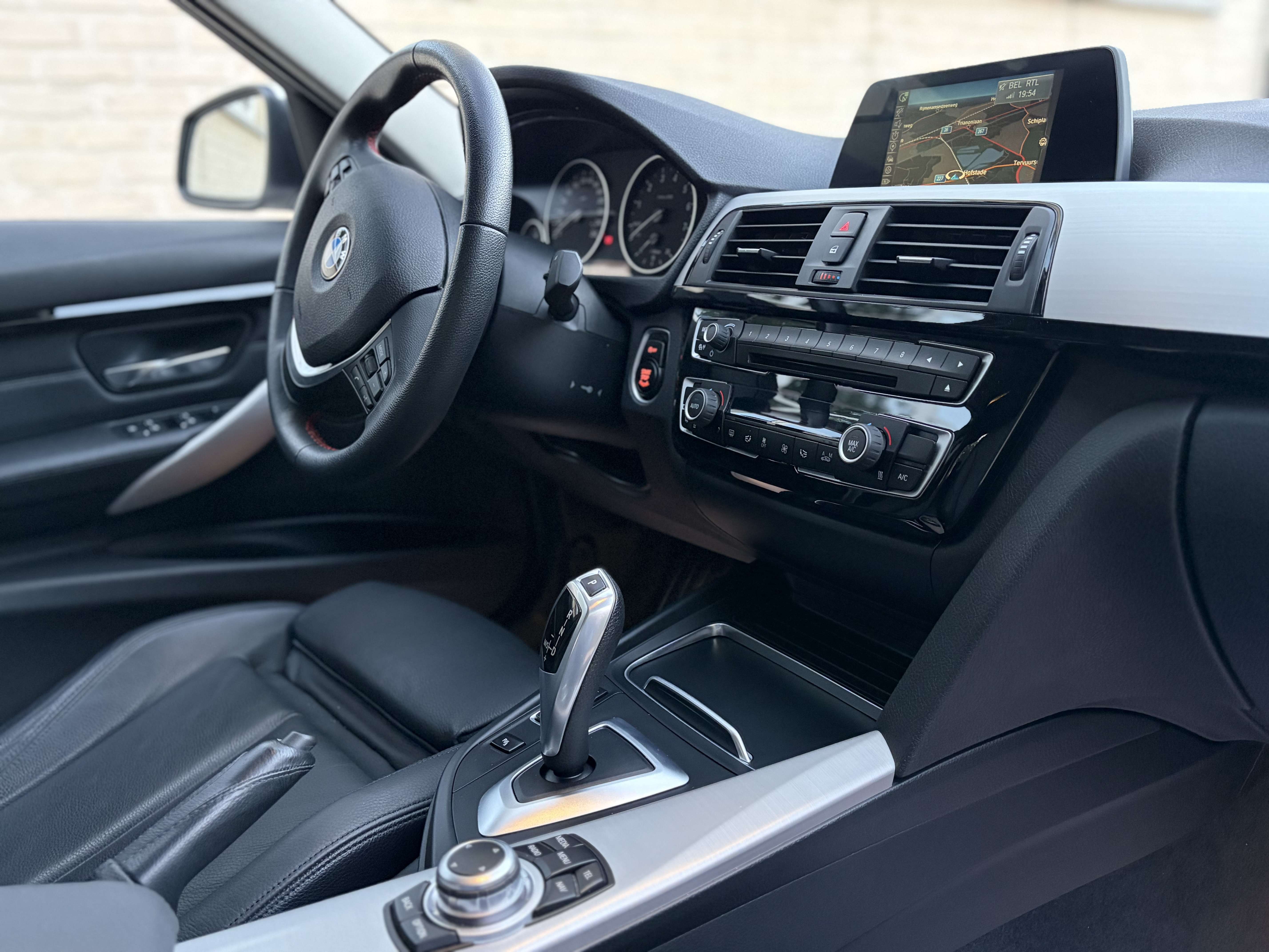 BMW 318 I Sport Line Automaat  ### 34000 km ###