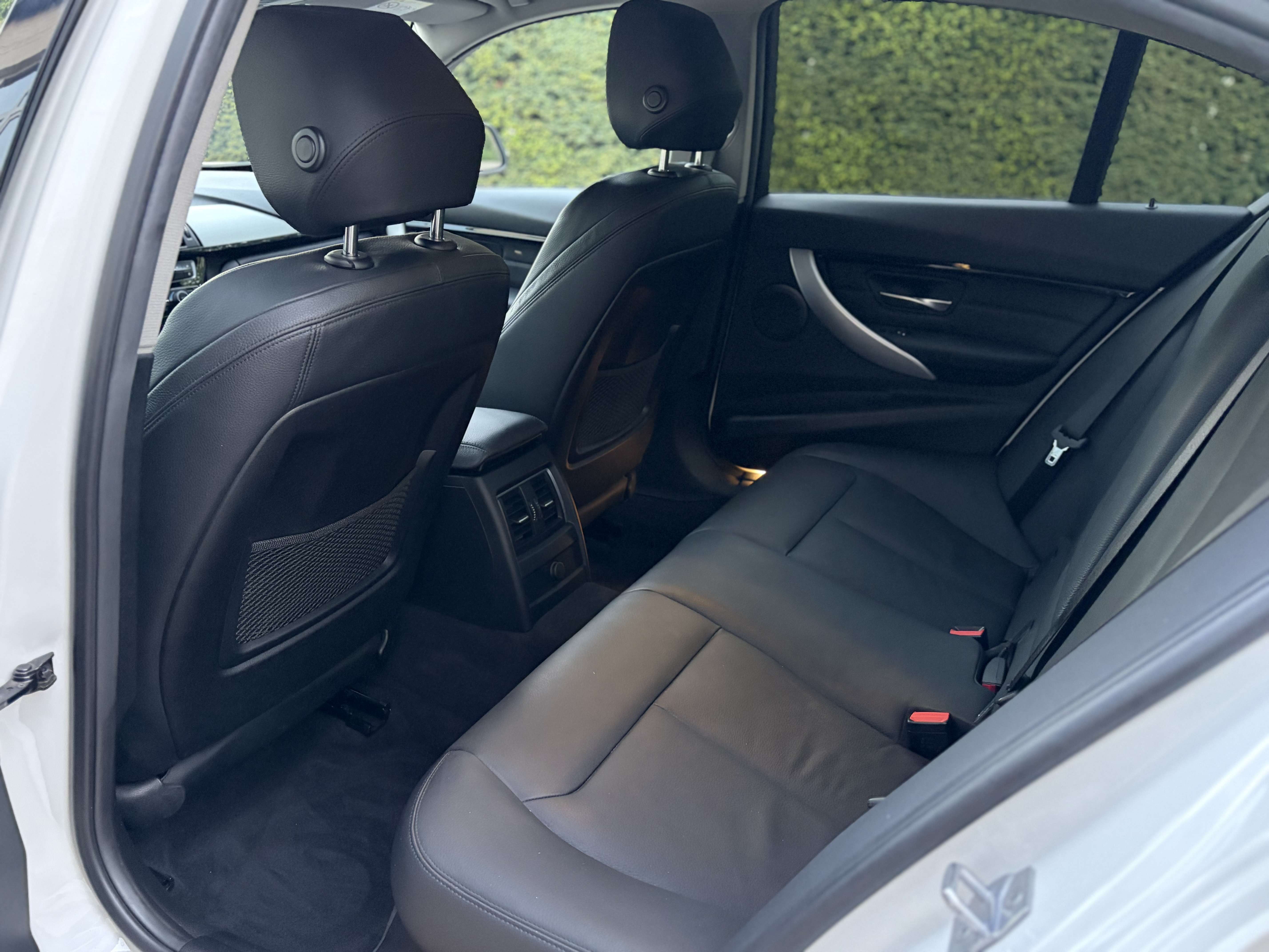 BMW 318 I Sport Line Automaat  ### 34000 km ###