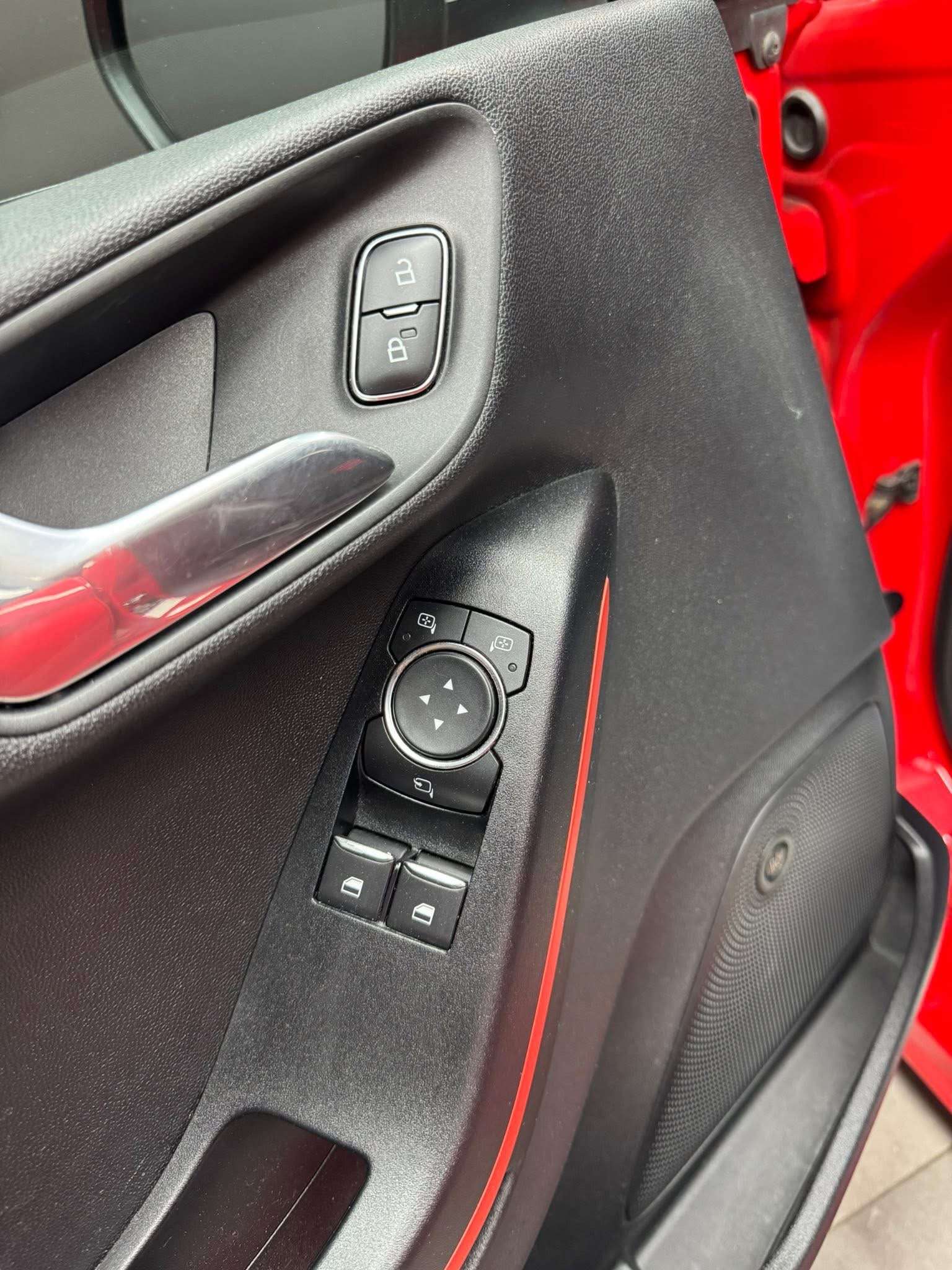 Ford Fiesta Fiesta 1.5 TDCi ST-Line **12 mois de garantie**