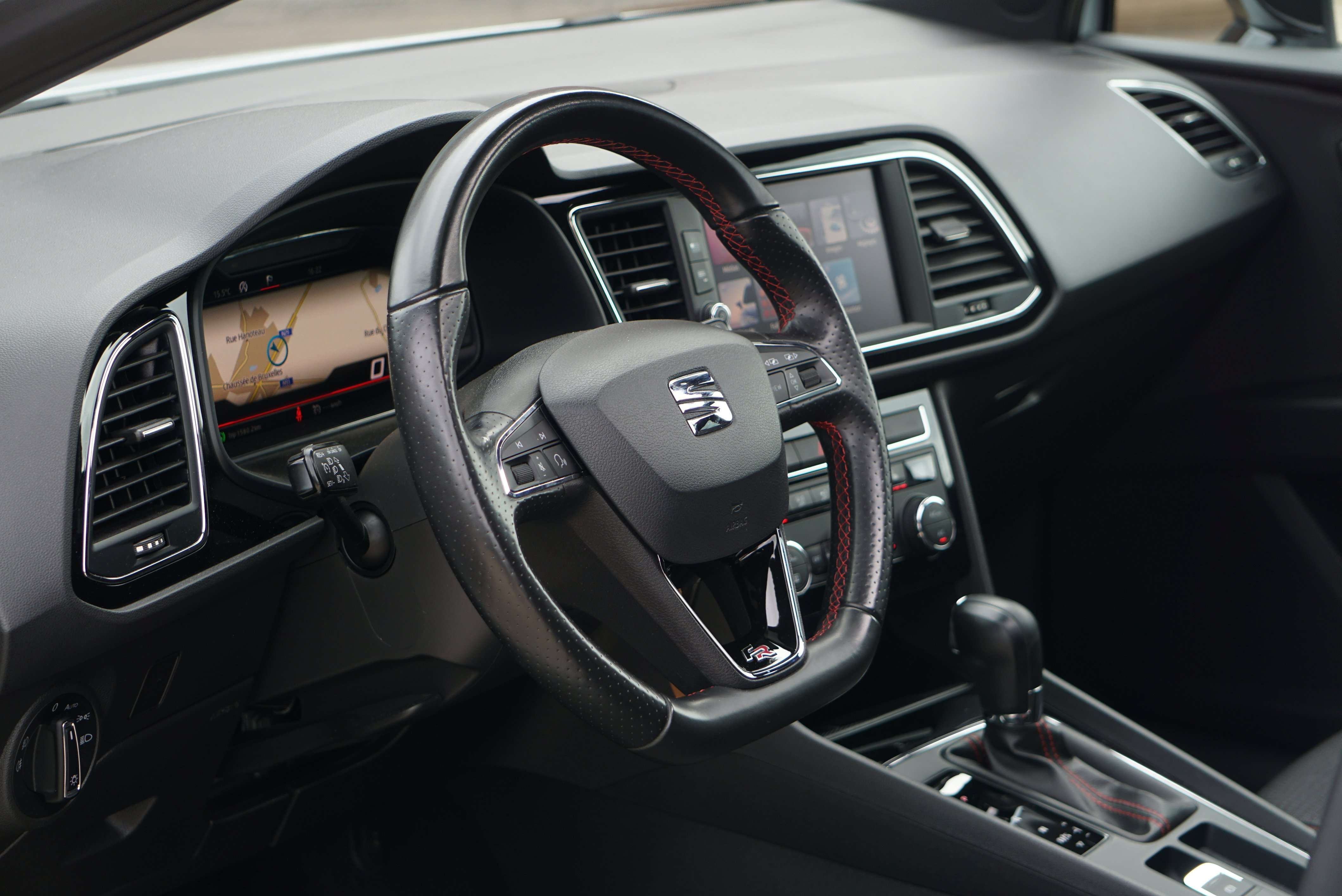 SEAT Leon 2.0 TSI FR BOITE-AUTO COCKPIT TOIT-PANO CAR-PLAY