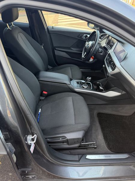 Bmw Serie 1 (F40) 116D 116 BUSINESS DESIGN DKG7
