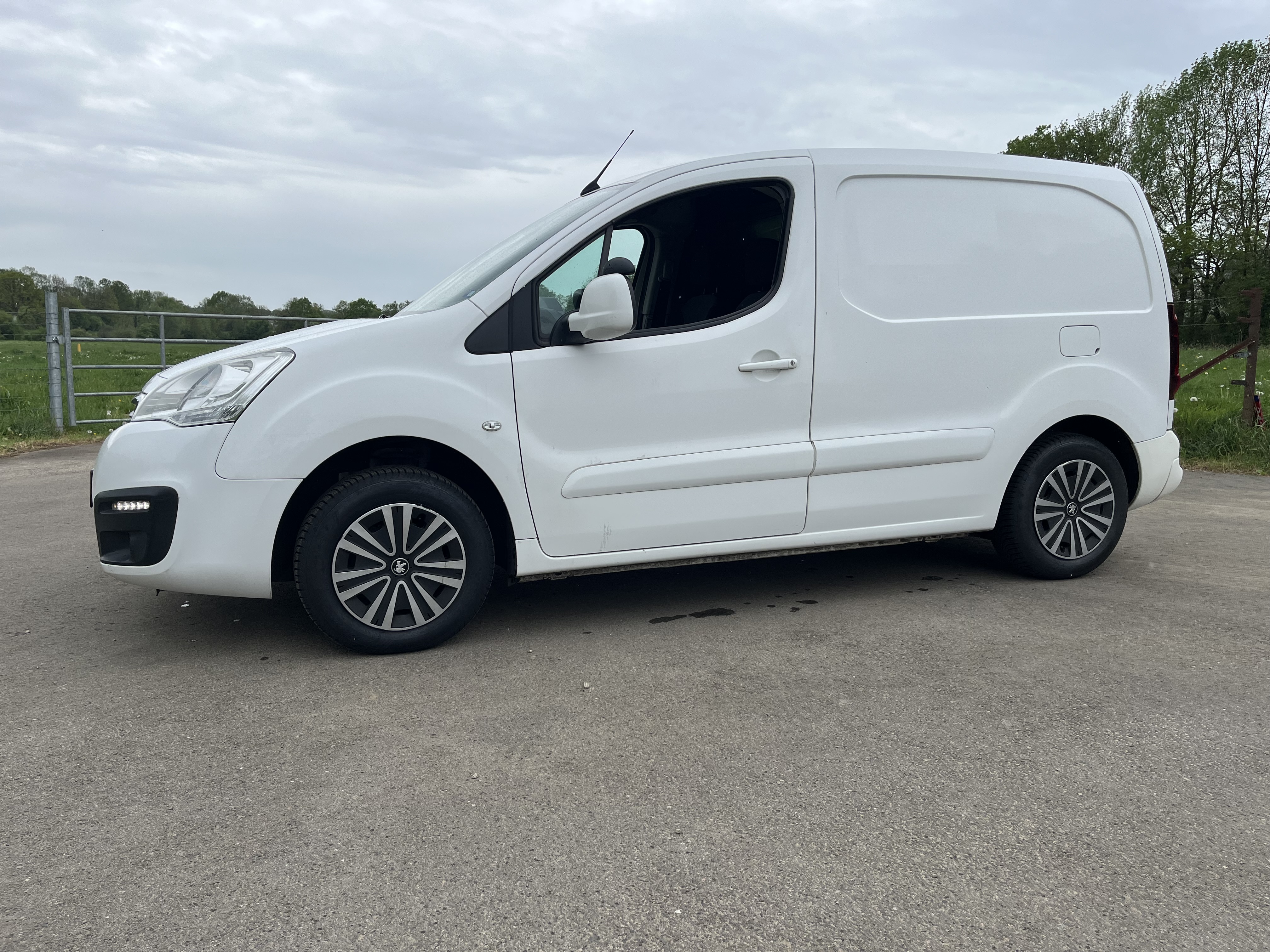 Peugeot Partner III 1.5 BLUEHDI 100 Garantie 12 Mois