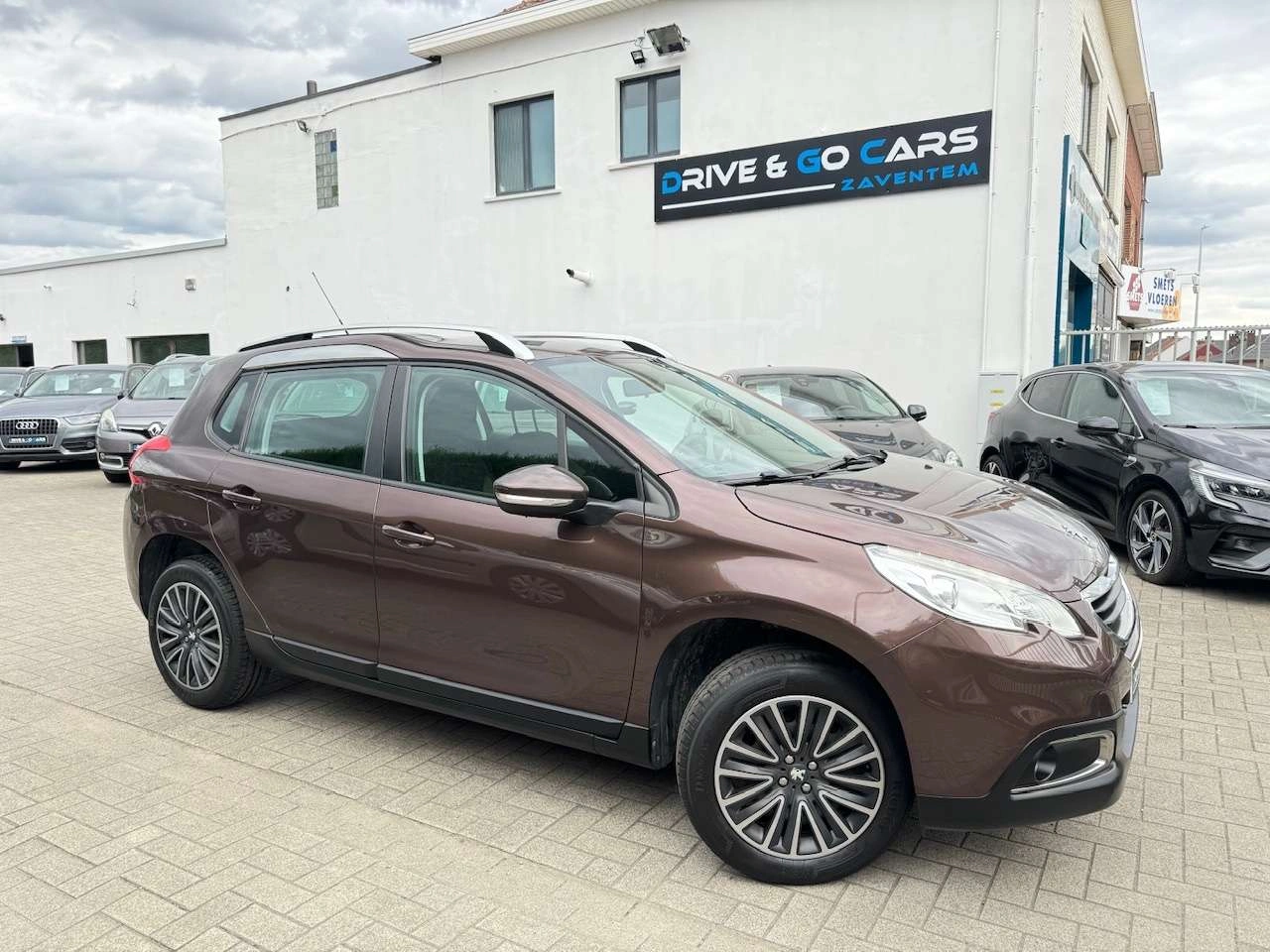Peugeot 2008 Allure 1.2i Benzine - Navi ** 1 JAAR GARANTIE **