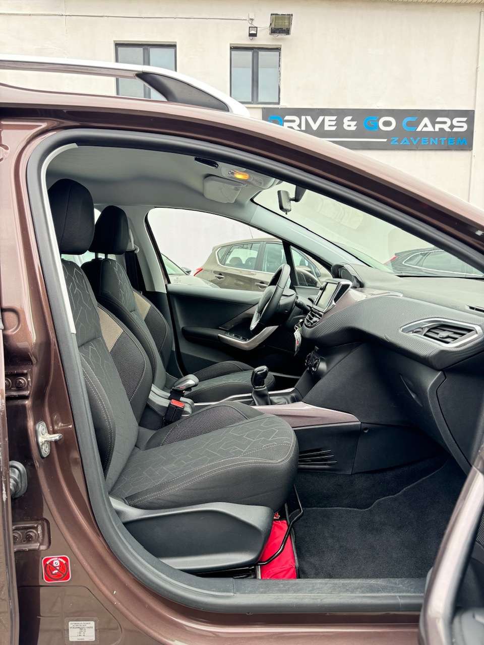 Peugeot 2008 Allure 1.2i Benzine - Navi ** 1 JAAR GARANTIE **